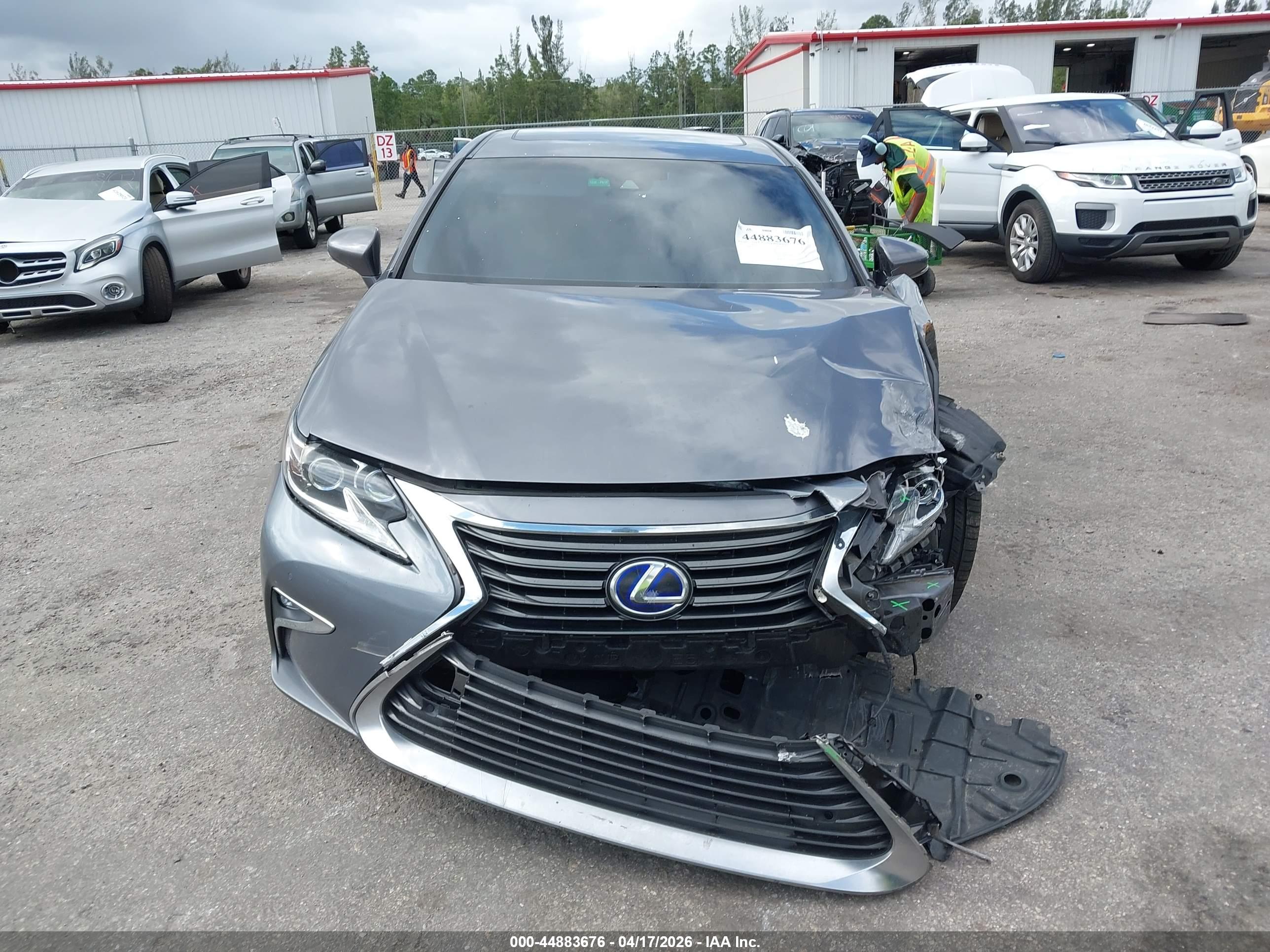LEXUS ES image 6