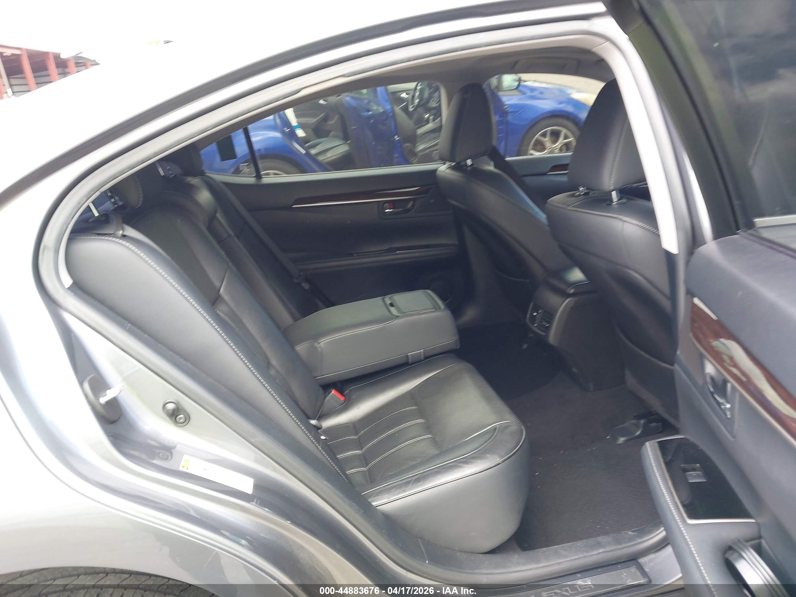 LEXUS ES image 8