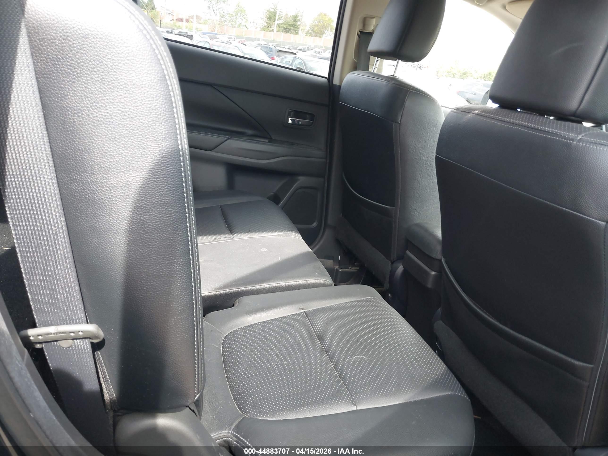 MITSUBISHI OUTLANDER image 8