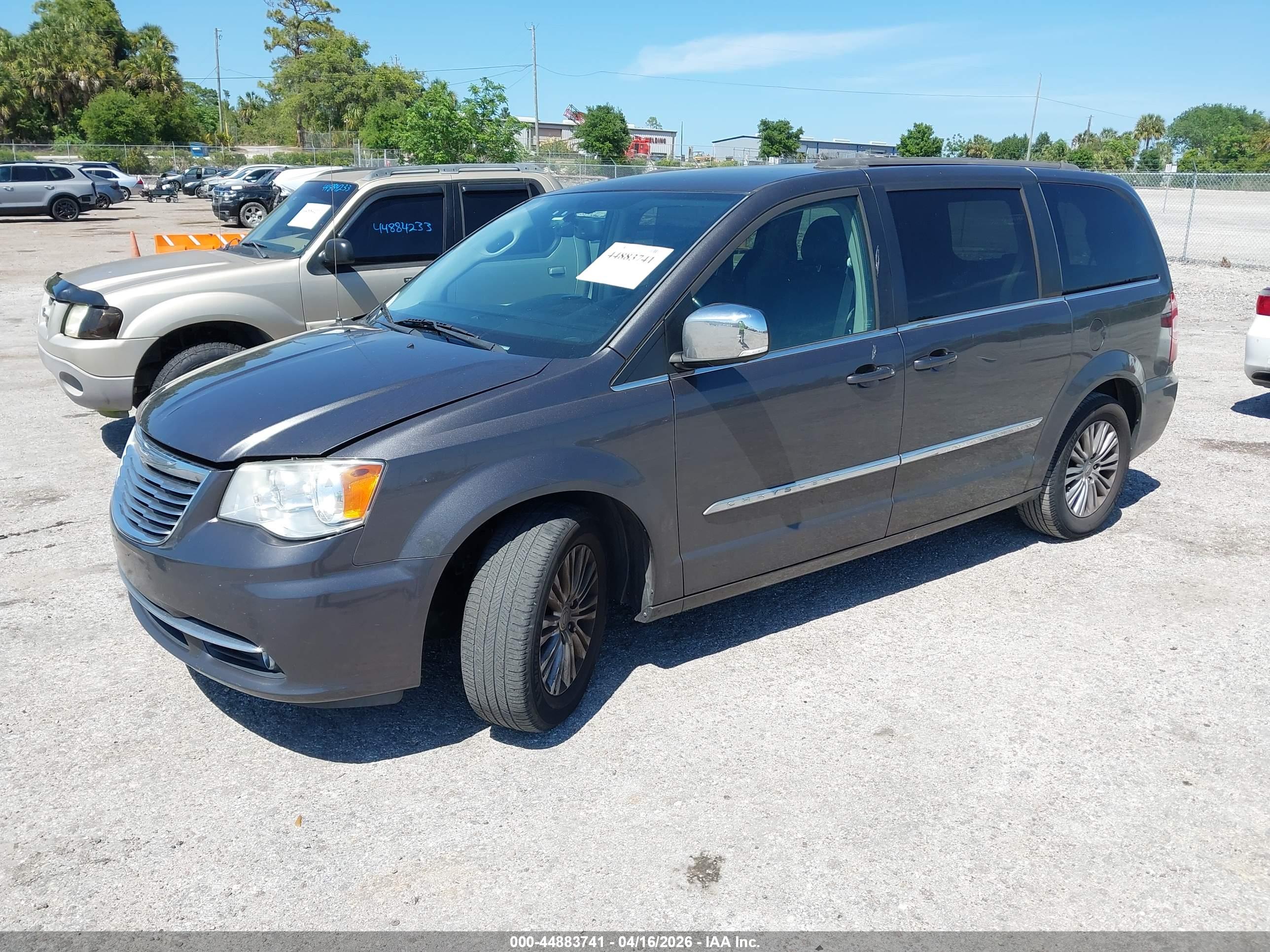 CHRYSLER TOWN image 2