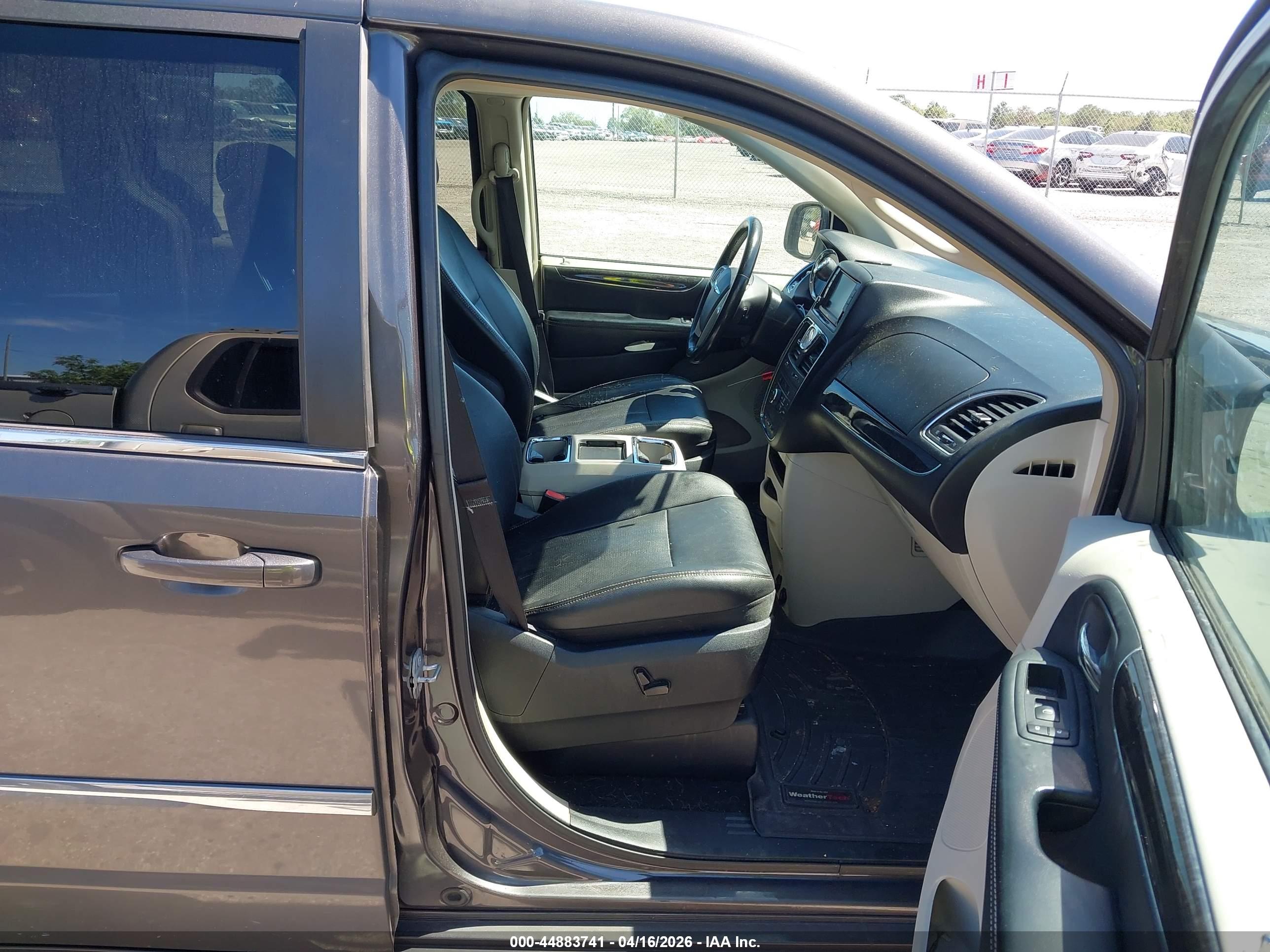 CHRYSLER TOWN image 5
