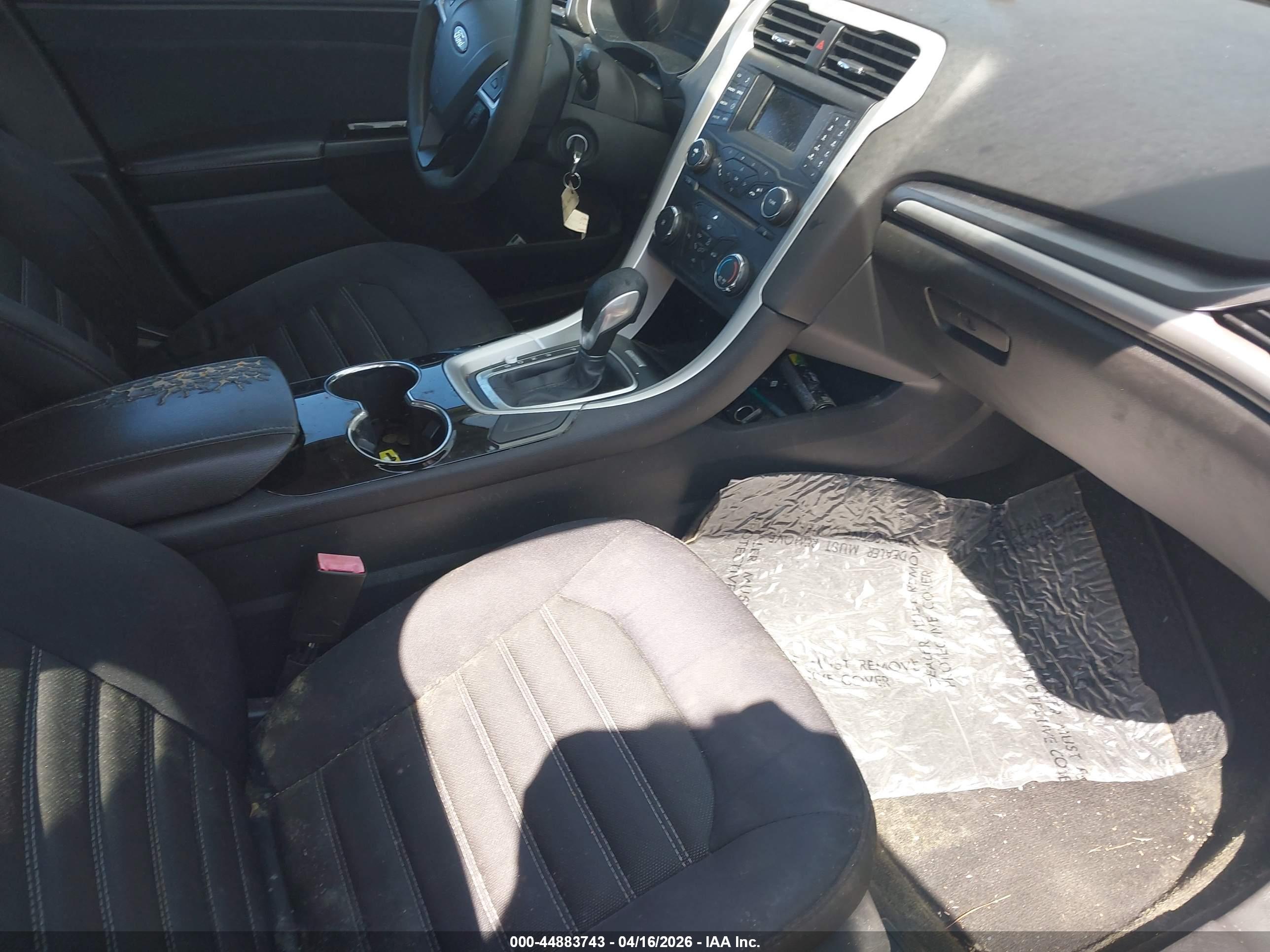 FORD FUSION image 5