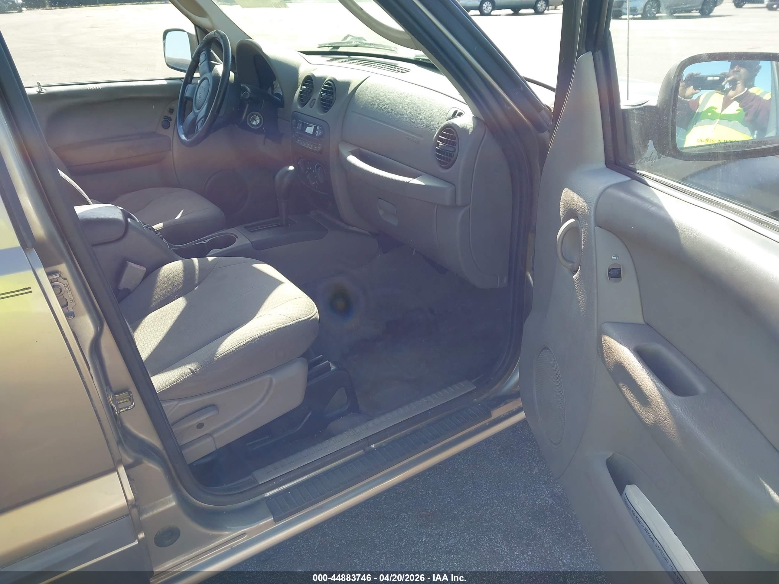 JEEP LIBERTY image 5