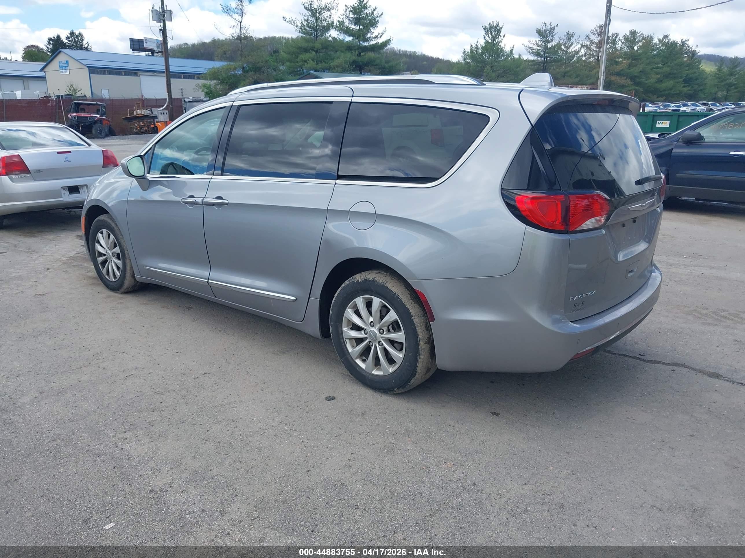 CHRYSLER PACIFICA image 3