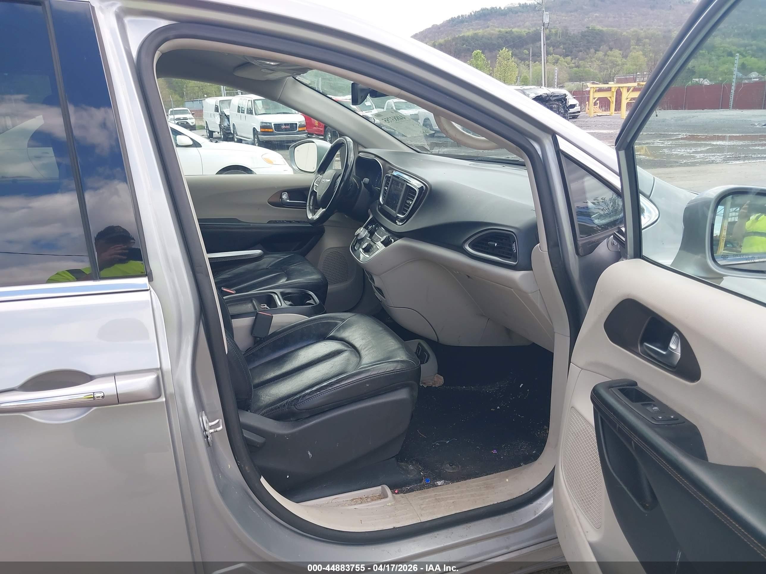 CHRYSLER PACIFICA image 5