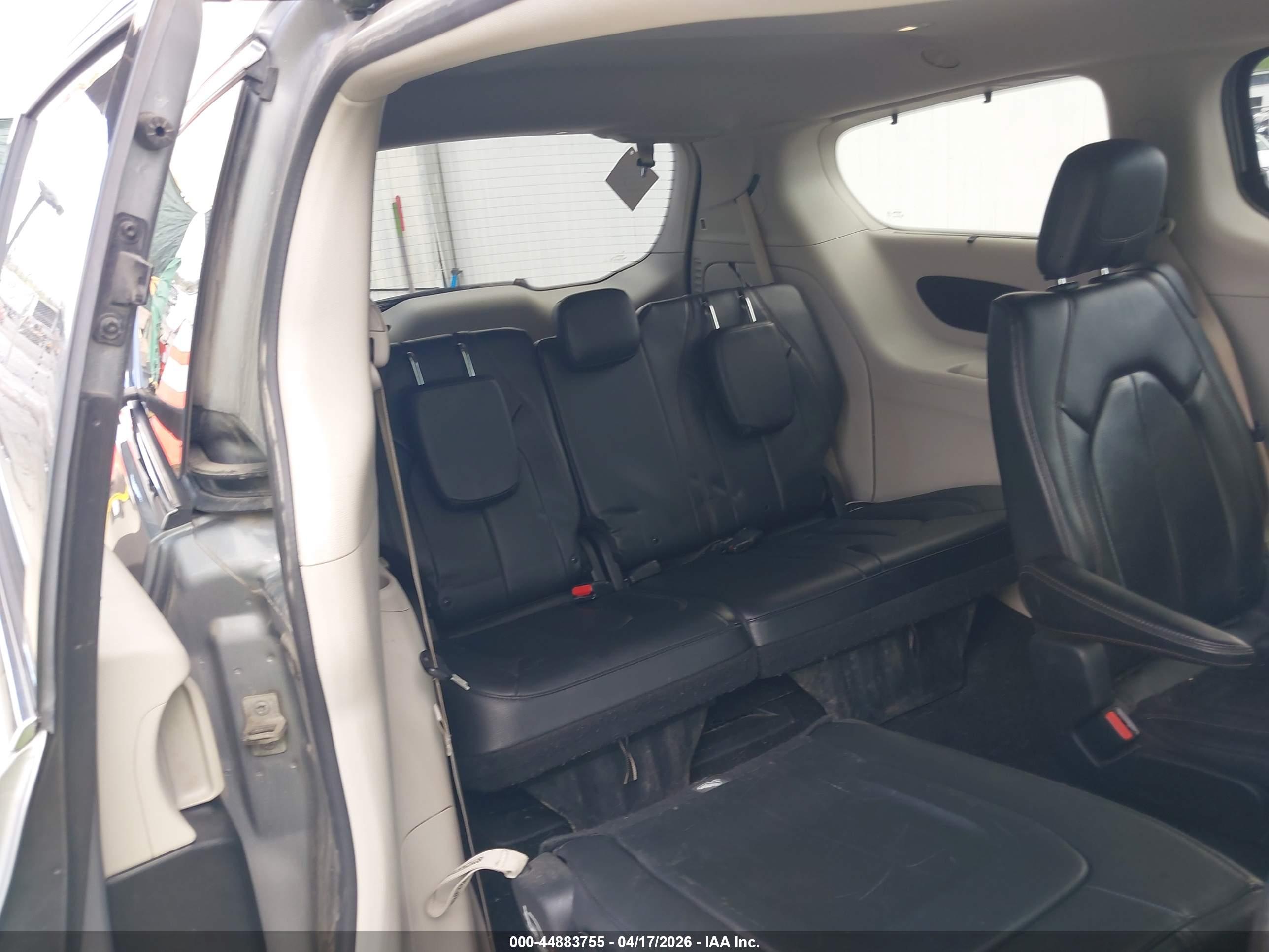 CHRYSLER PACIFICA image 8