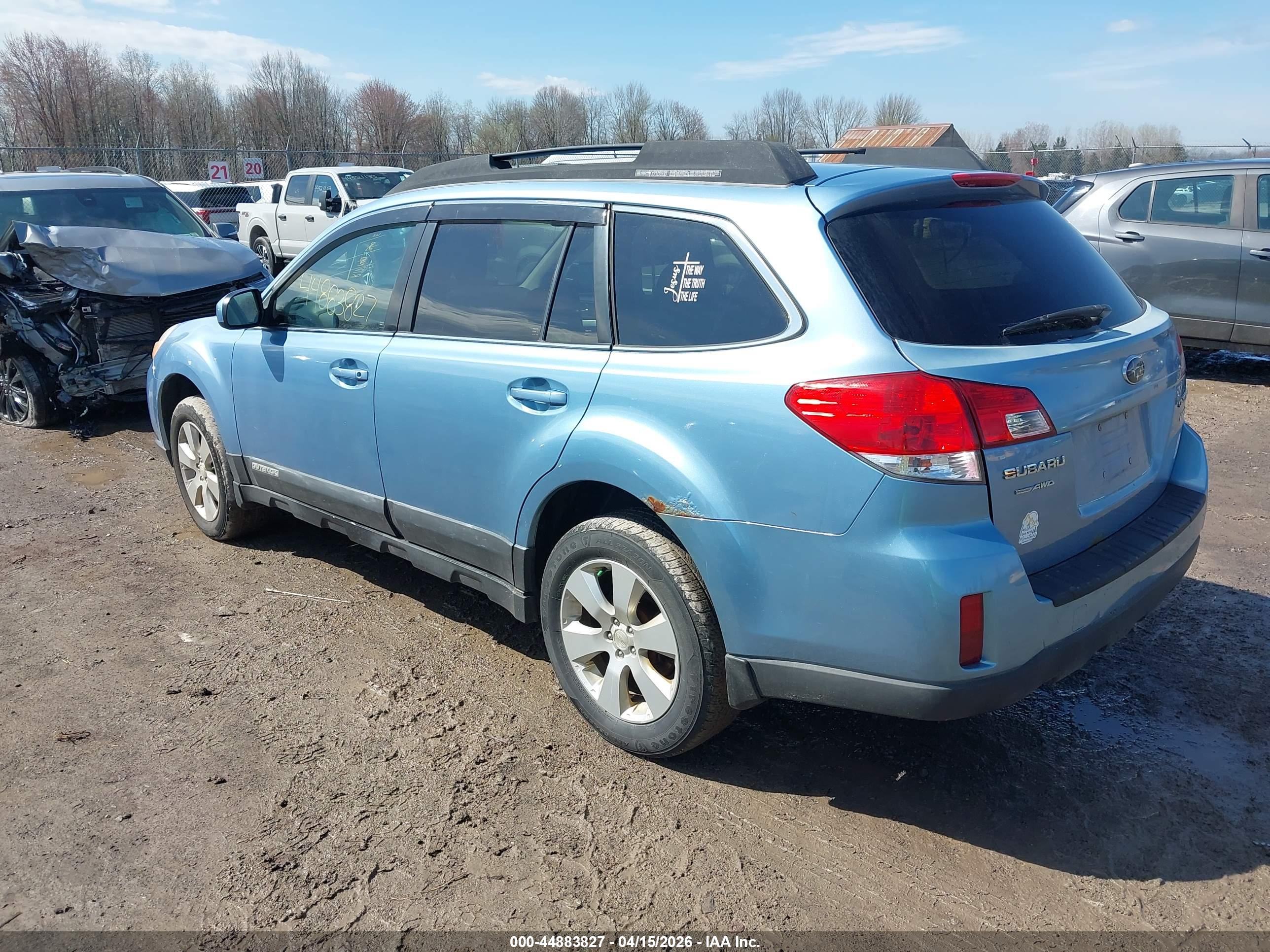 SUBARU OUTBACK image 3