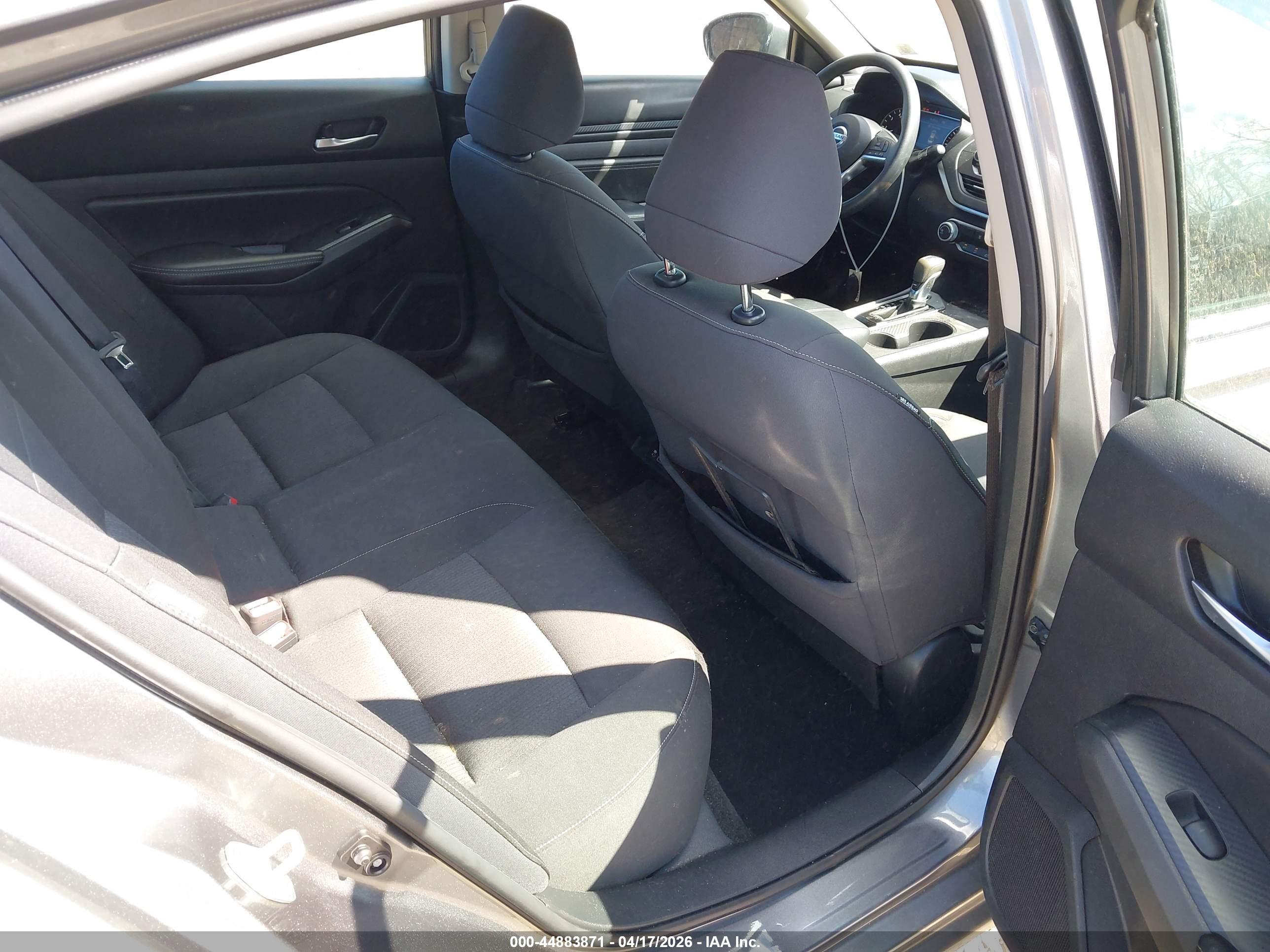 NISSAN ALTIMA image 8