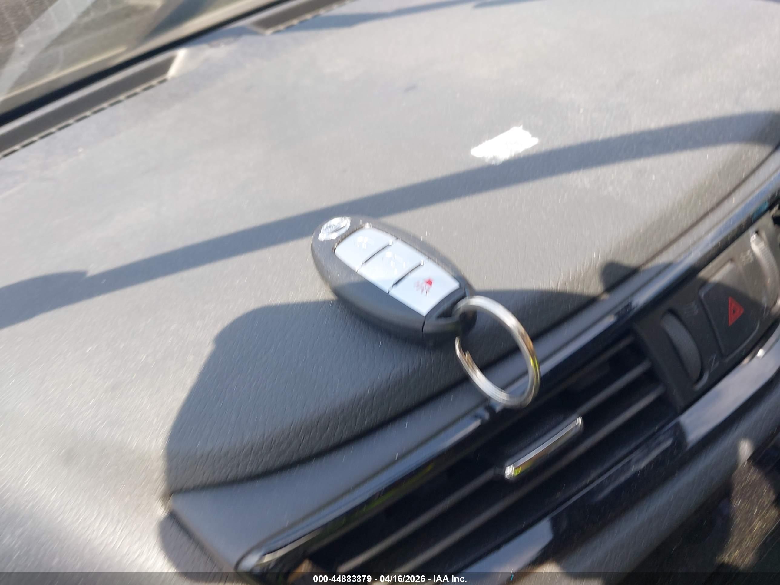 NISSAN ROGUE image 11
