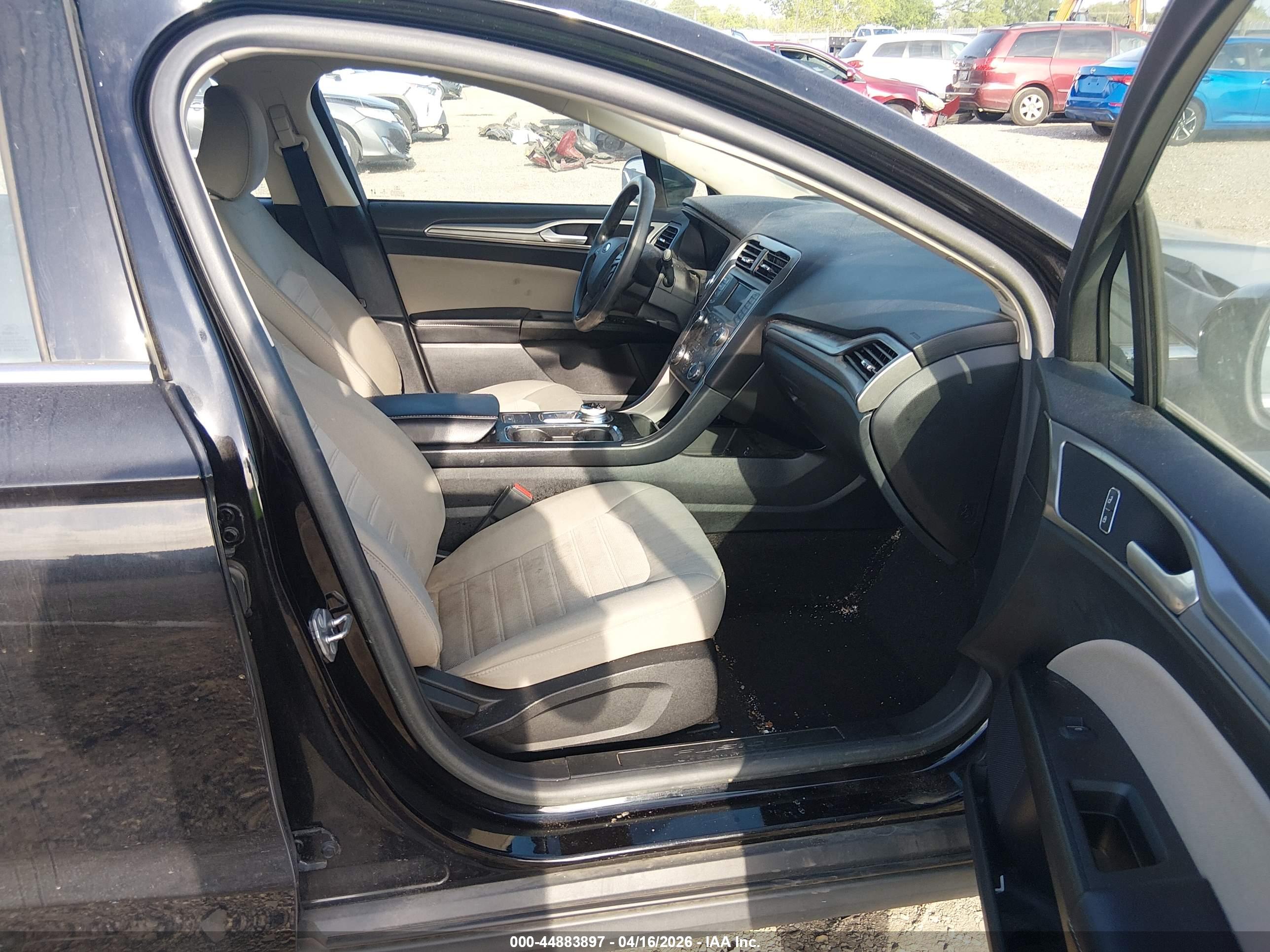 FORD FUSION image 5
