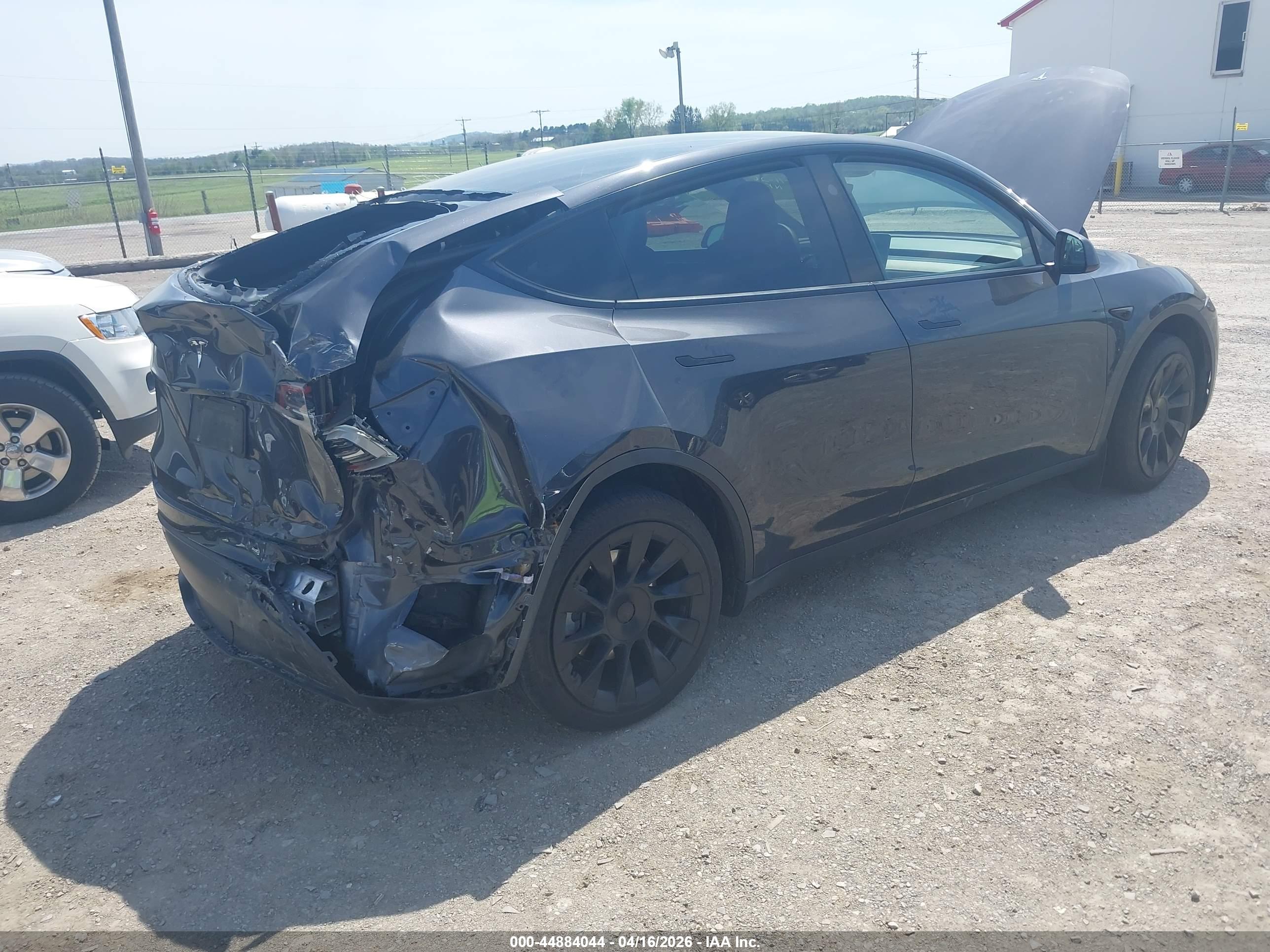 TESLA MODEL image 4