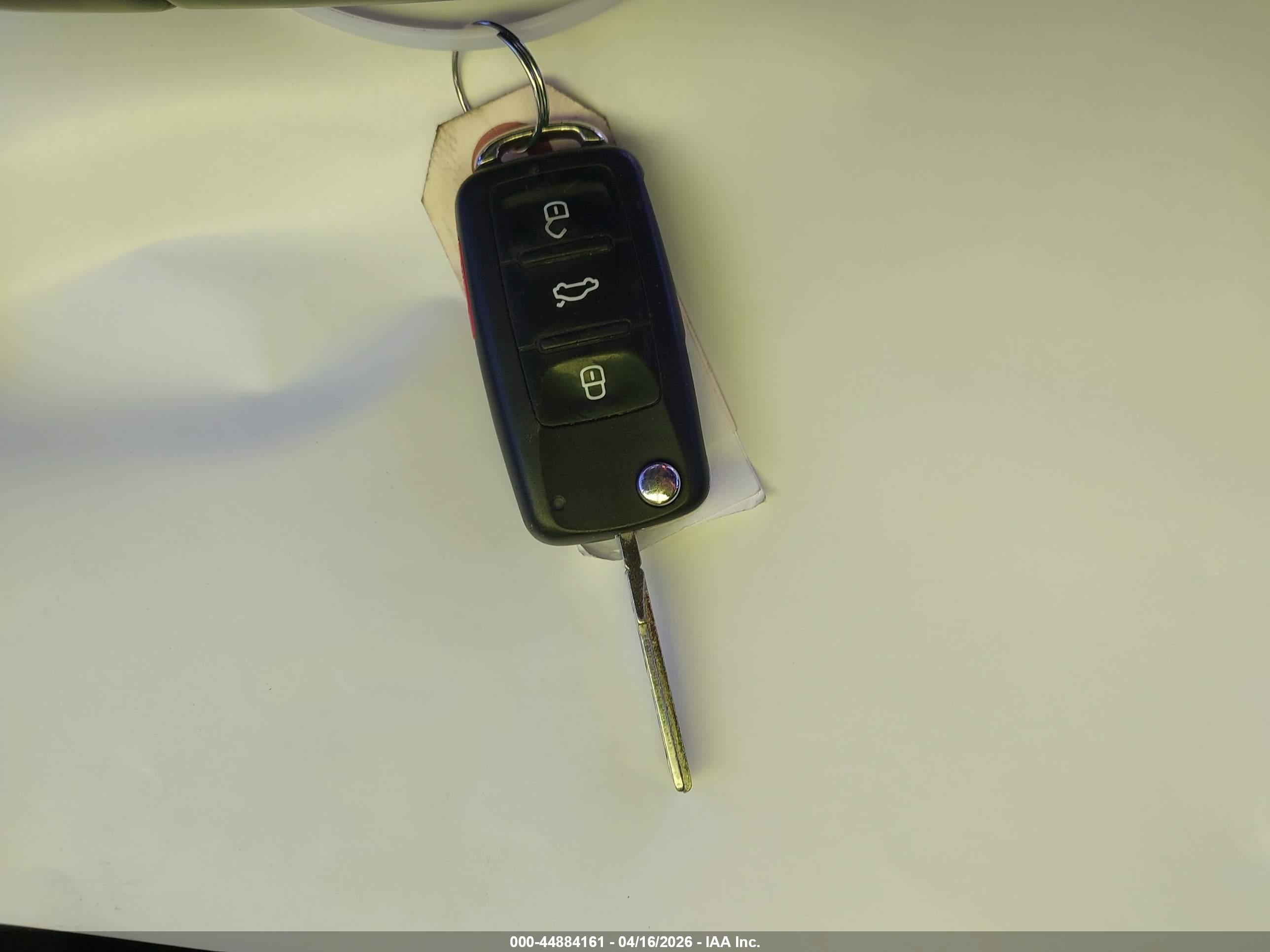 VOLKSWAGEN BEETLE image 11