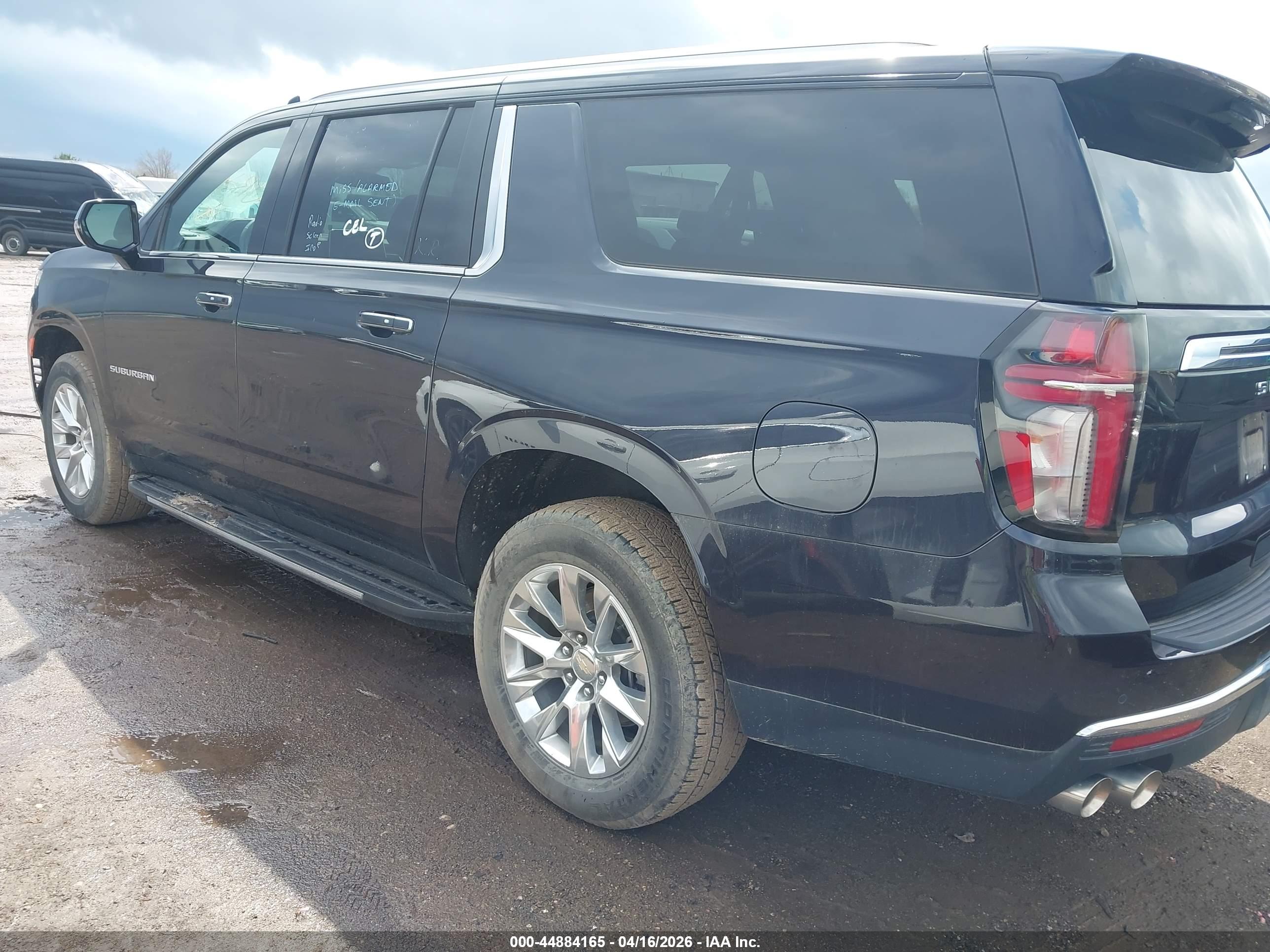 CHEVROLET SUBURBAN image 3