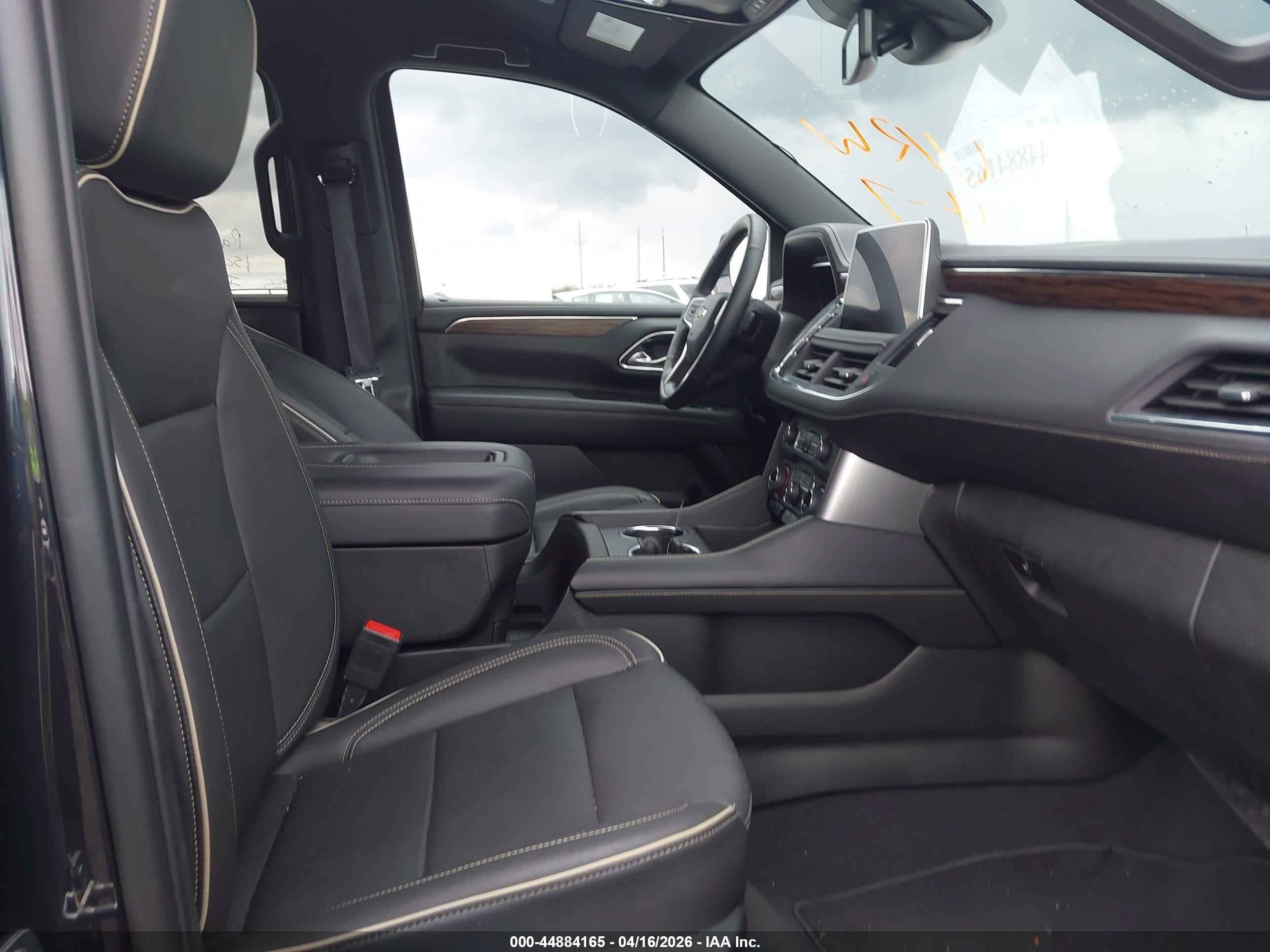 CHEVROLET SUBURBAN image 5