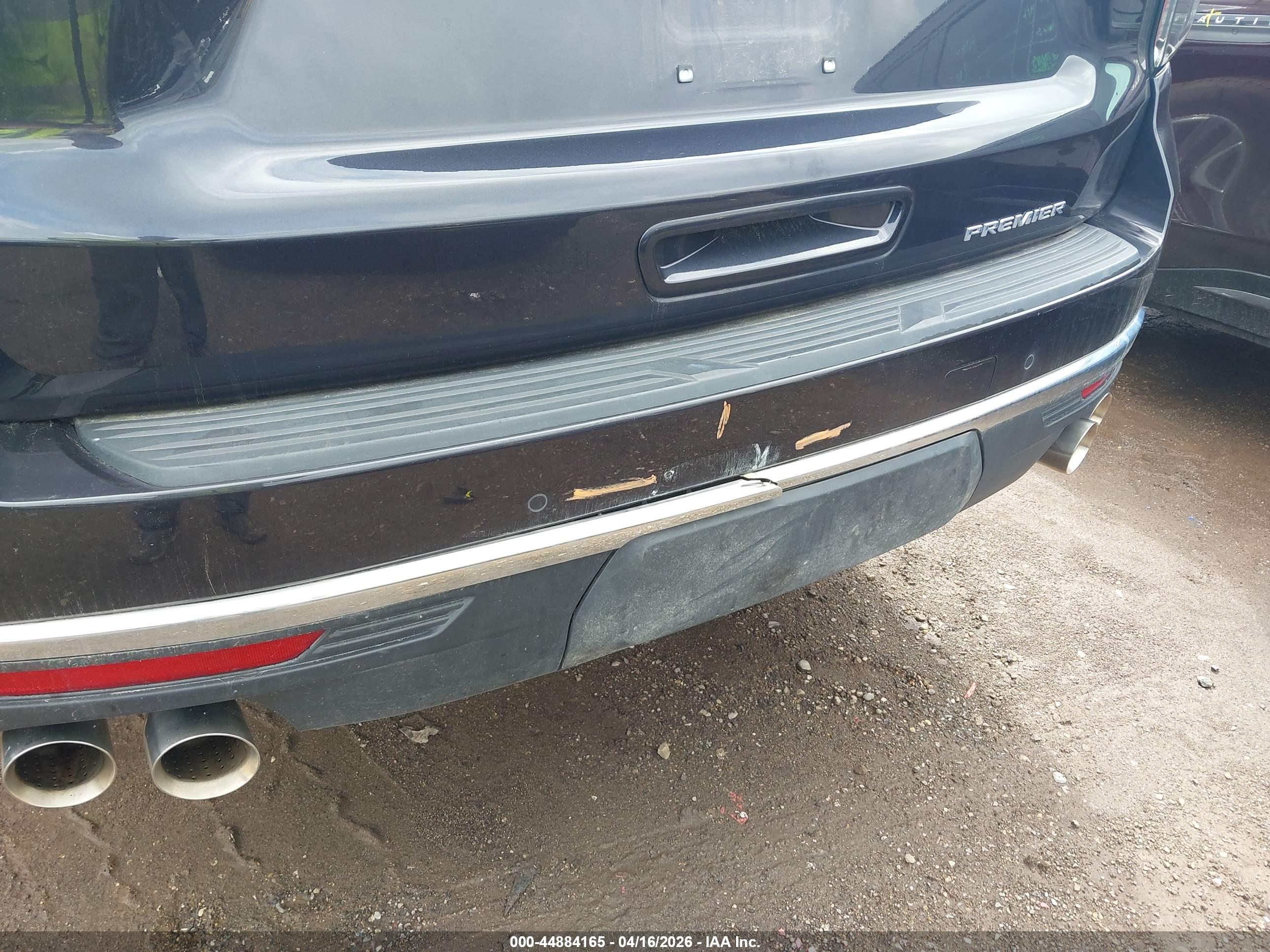 CHEVROLET SUBURBAN image 6