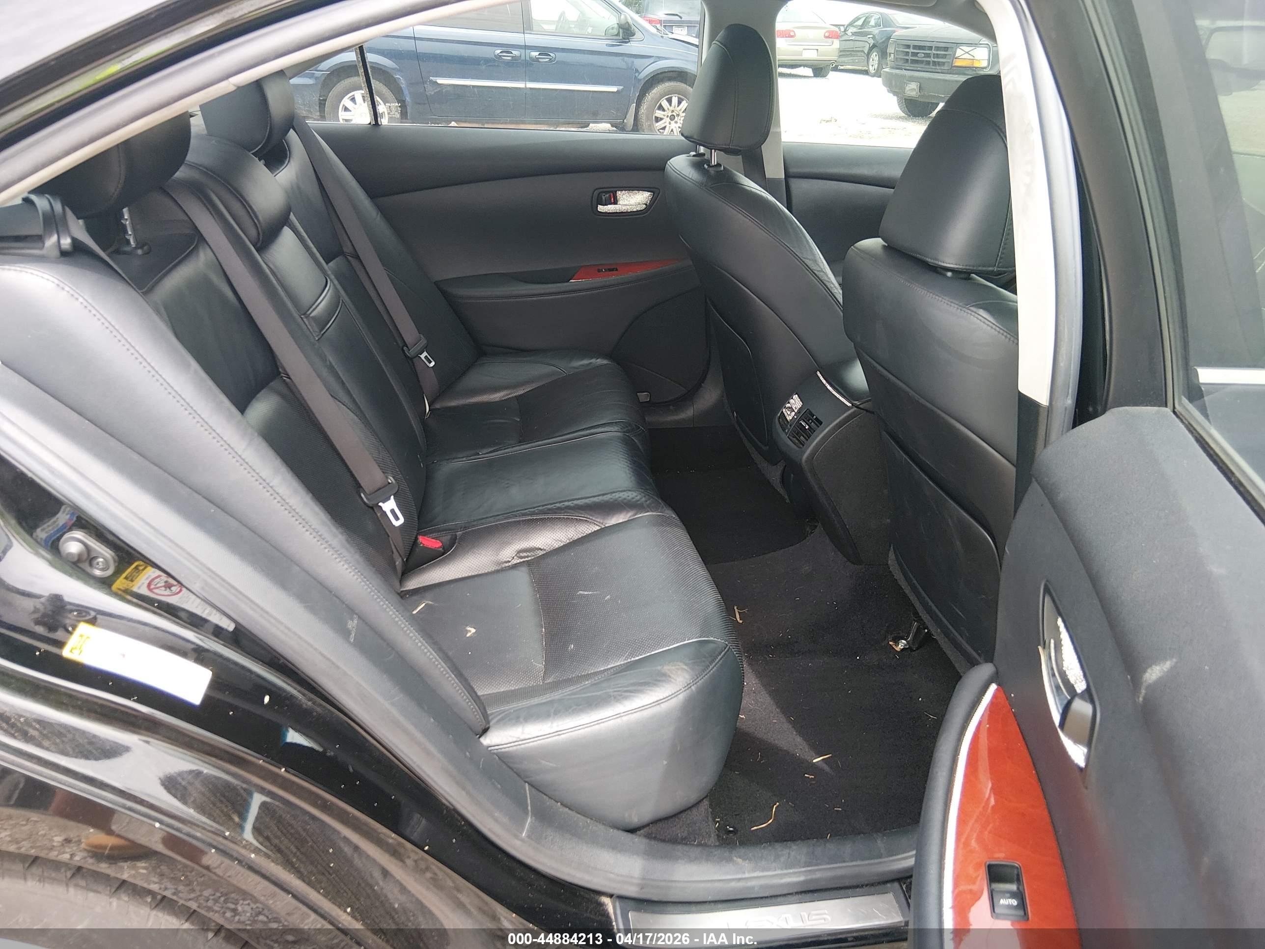 LEXUS ES image 8
