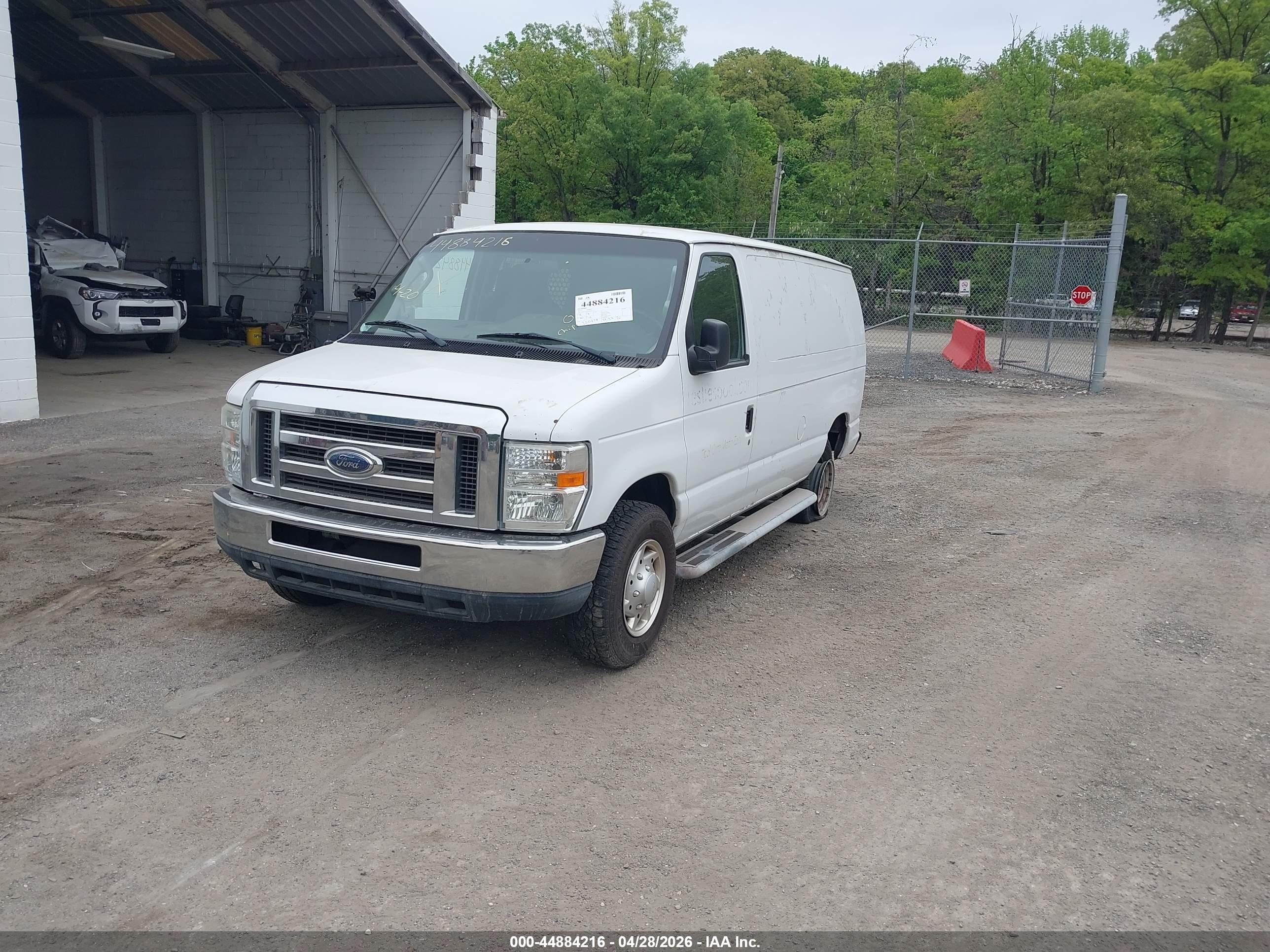 FORD E-250 image 2