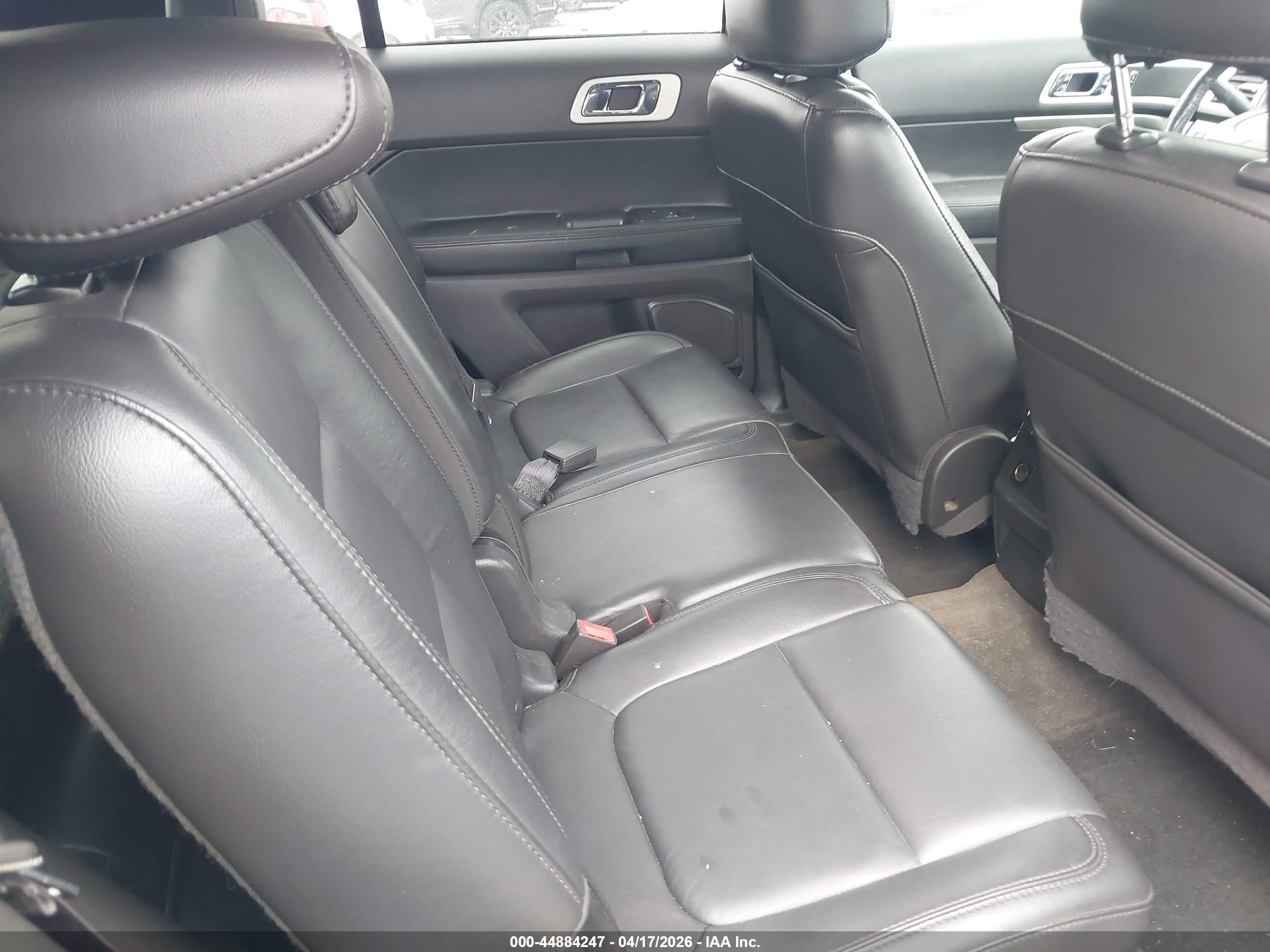 FORD EXPLORER image 8