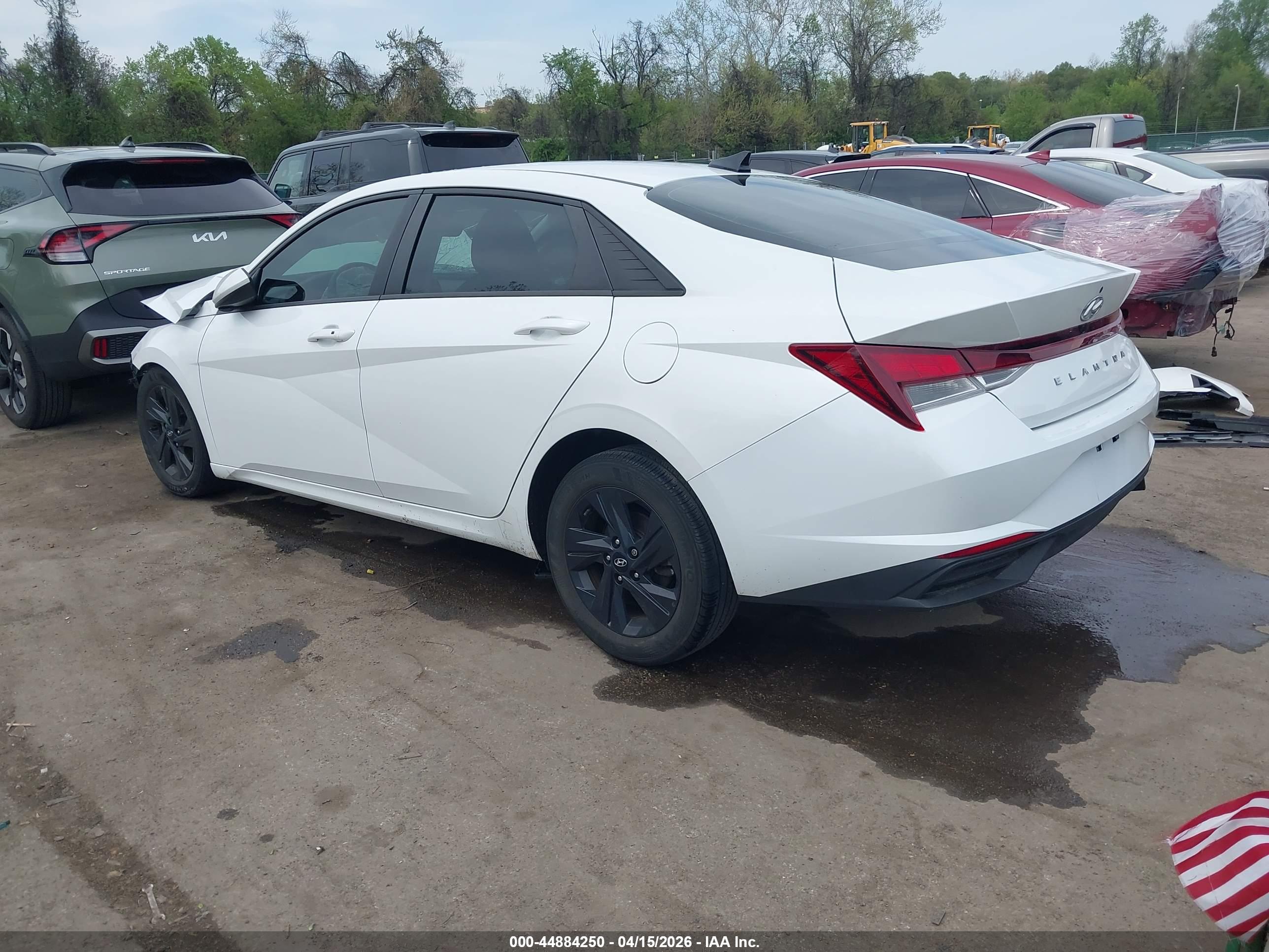 HYUNDAI ELANTRA image 3