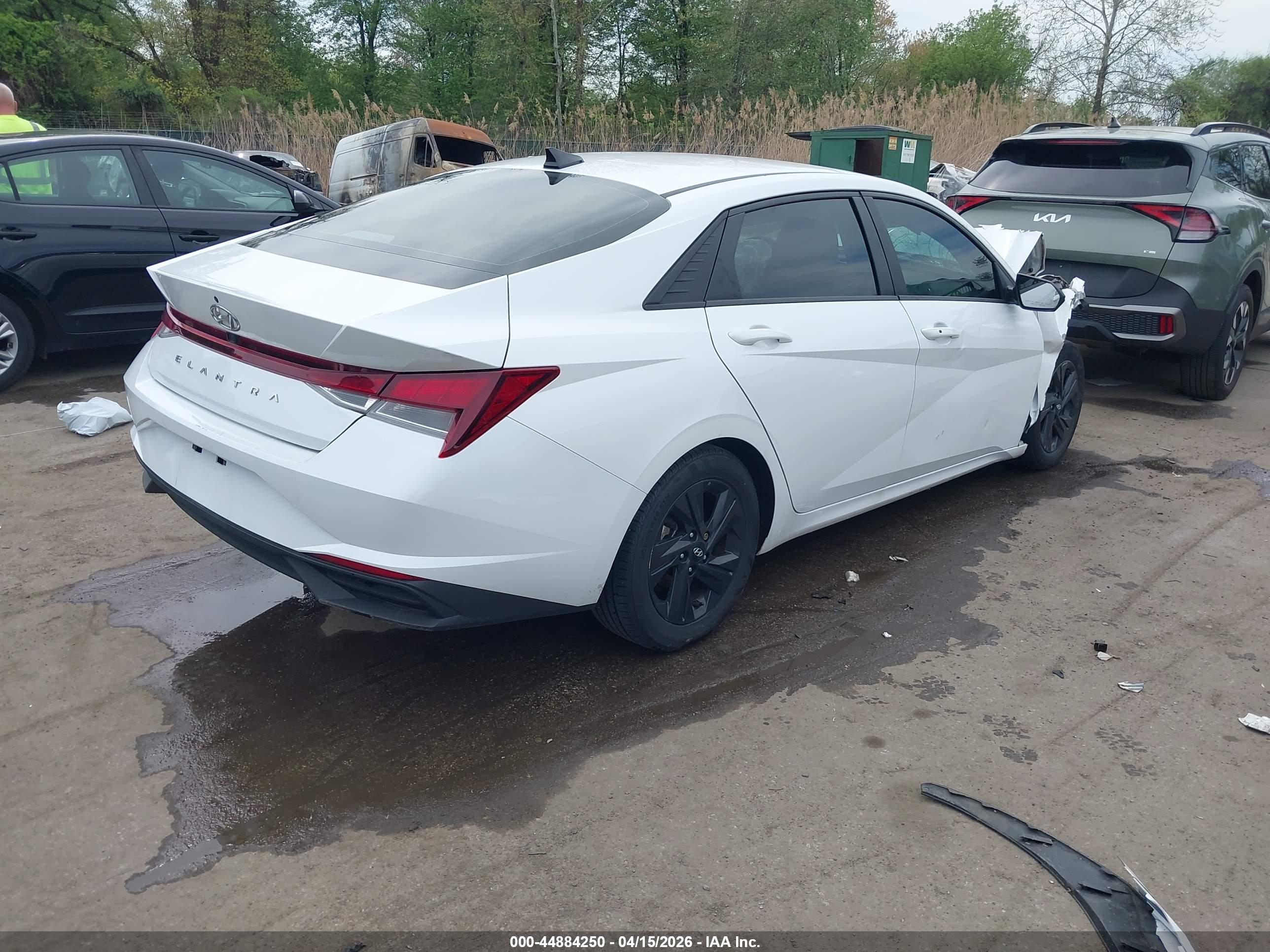 HYUNDAI ELANTRA image 4