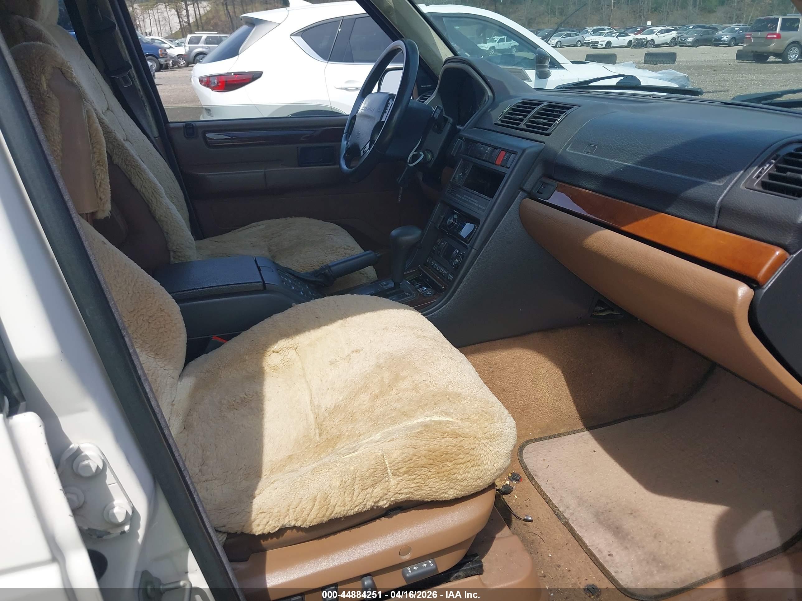 LAND ROVER image 5