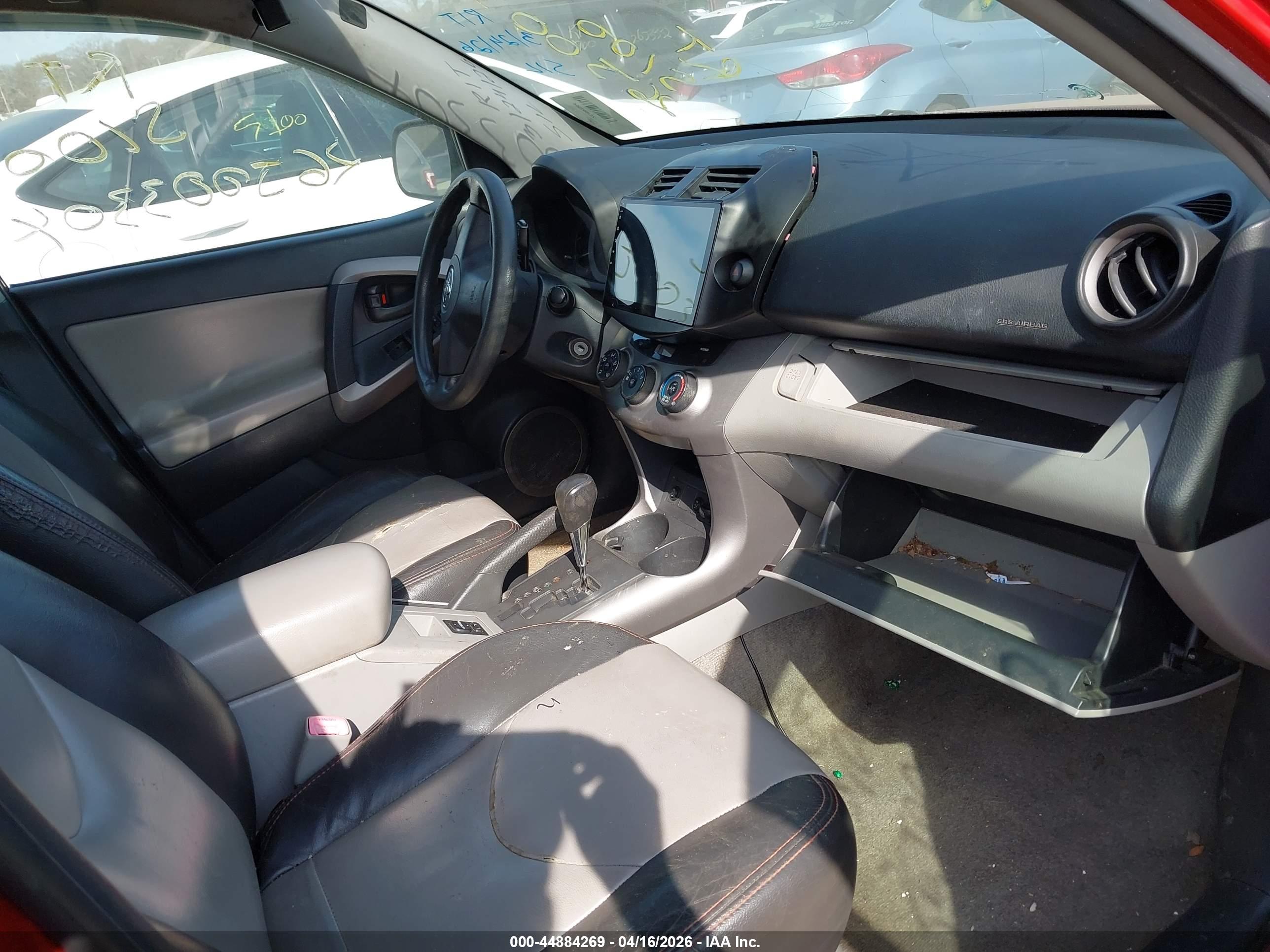 TOYOTA RAV4 image 5