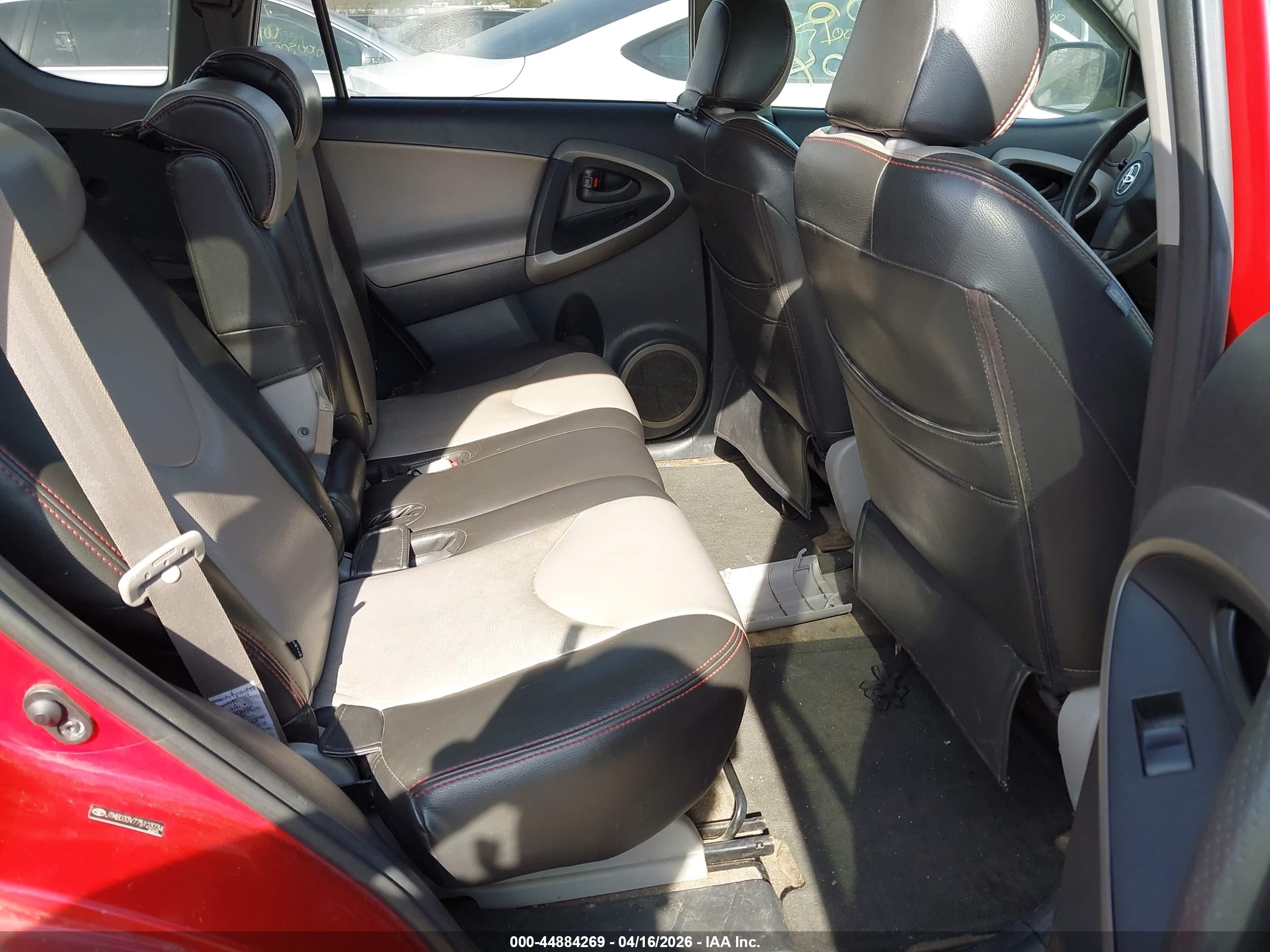 TOYOTA RAV4 image 8