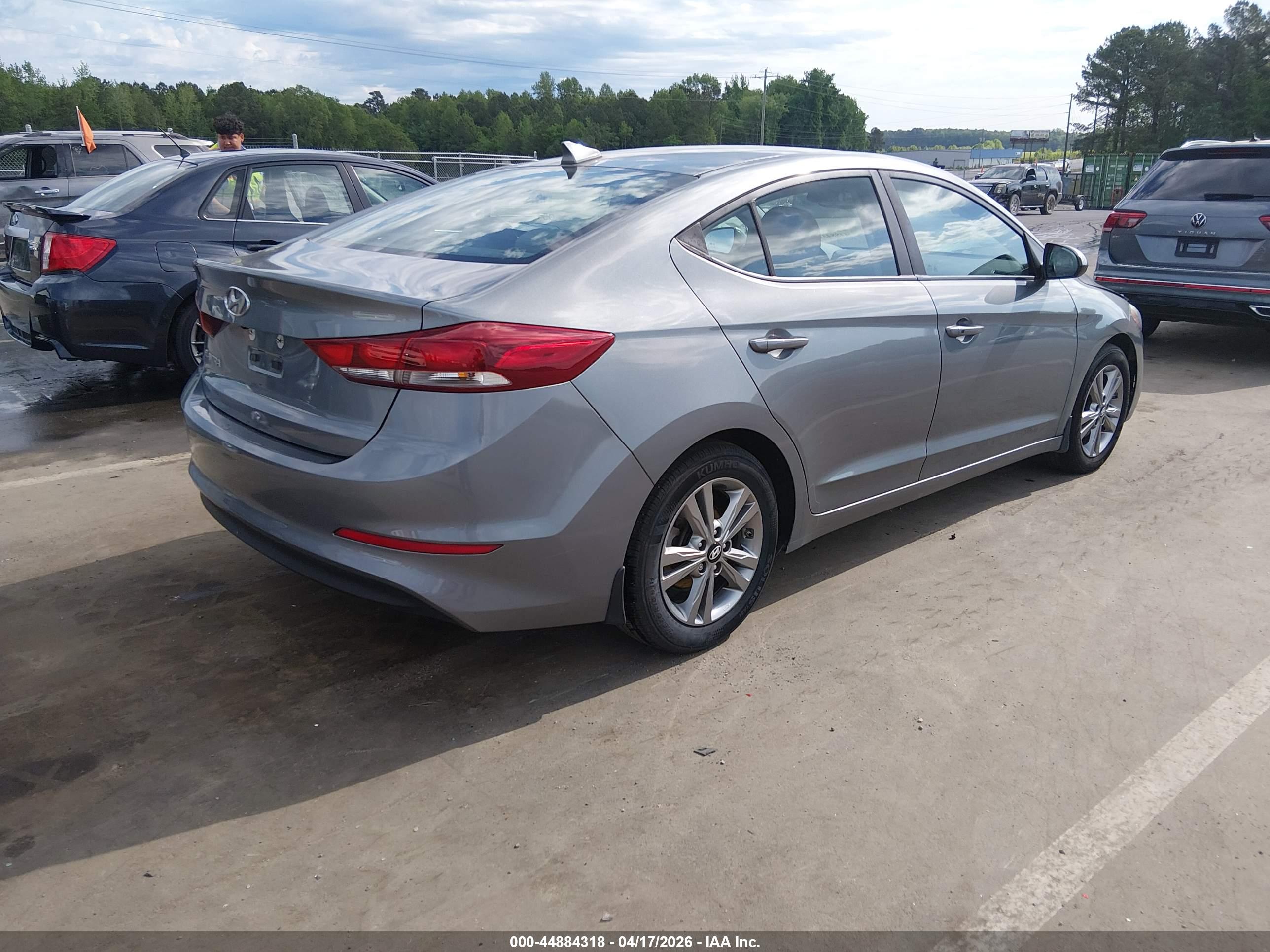 HYUNDAI ELANTRA image 4