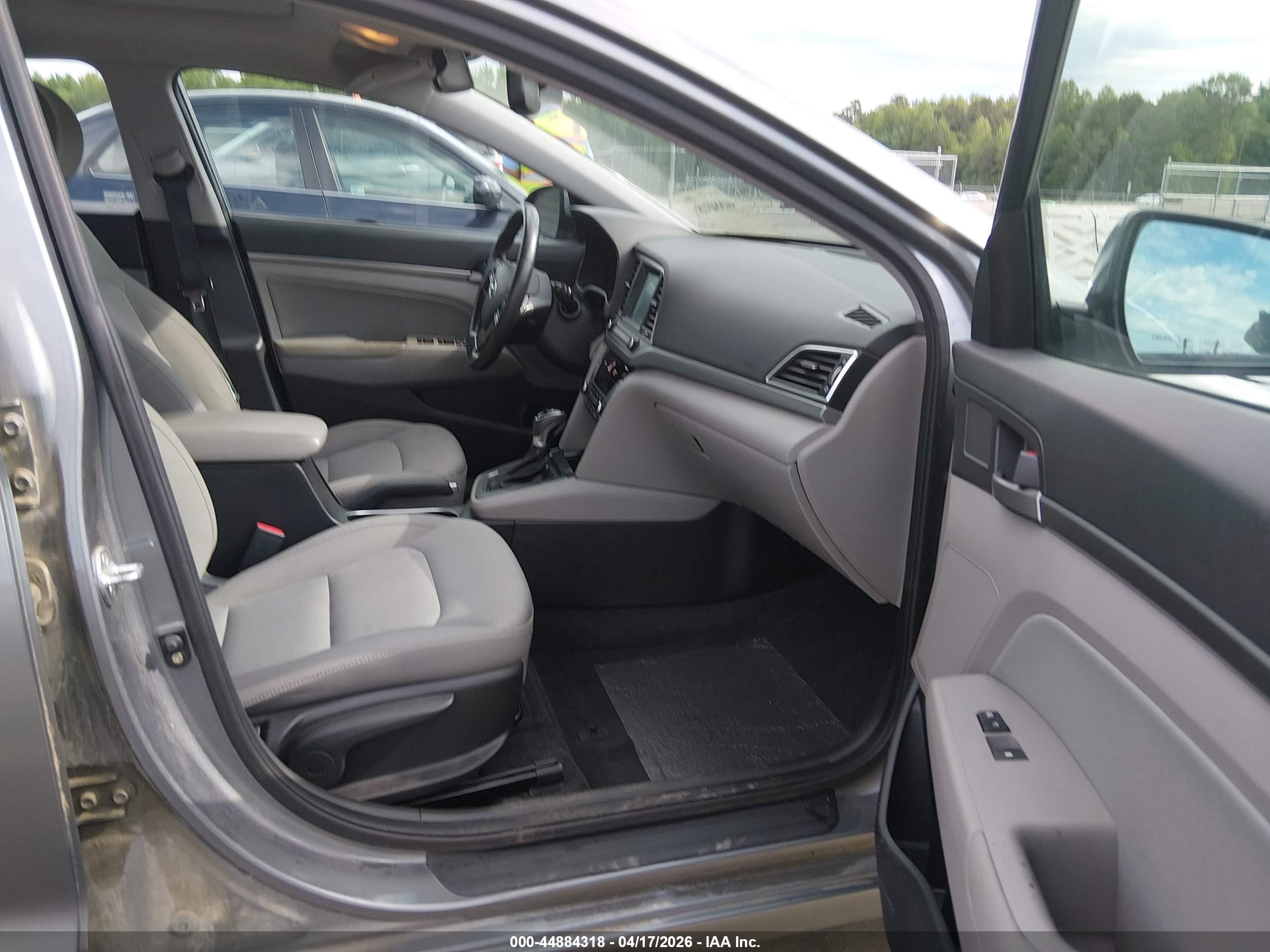 HYUNDAI ELANTRA image 5