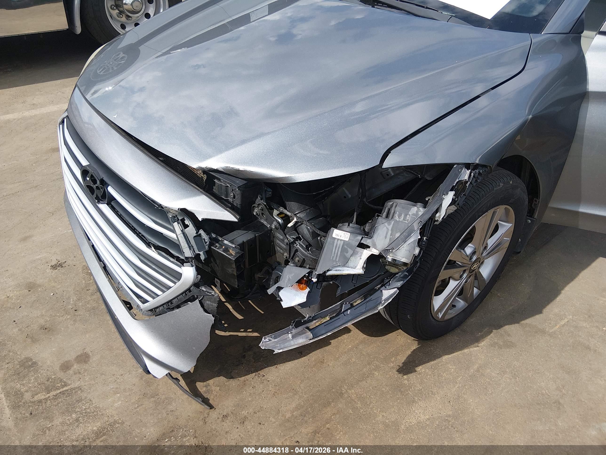HYUNDAI ELANTRA image 6