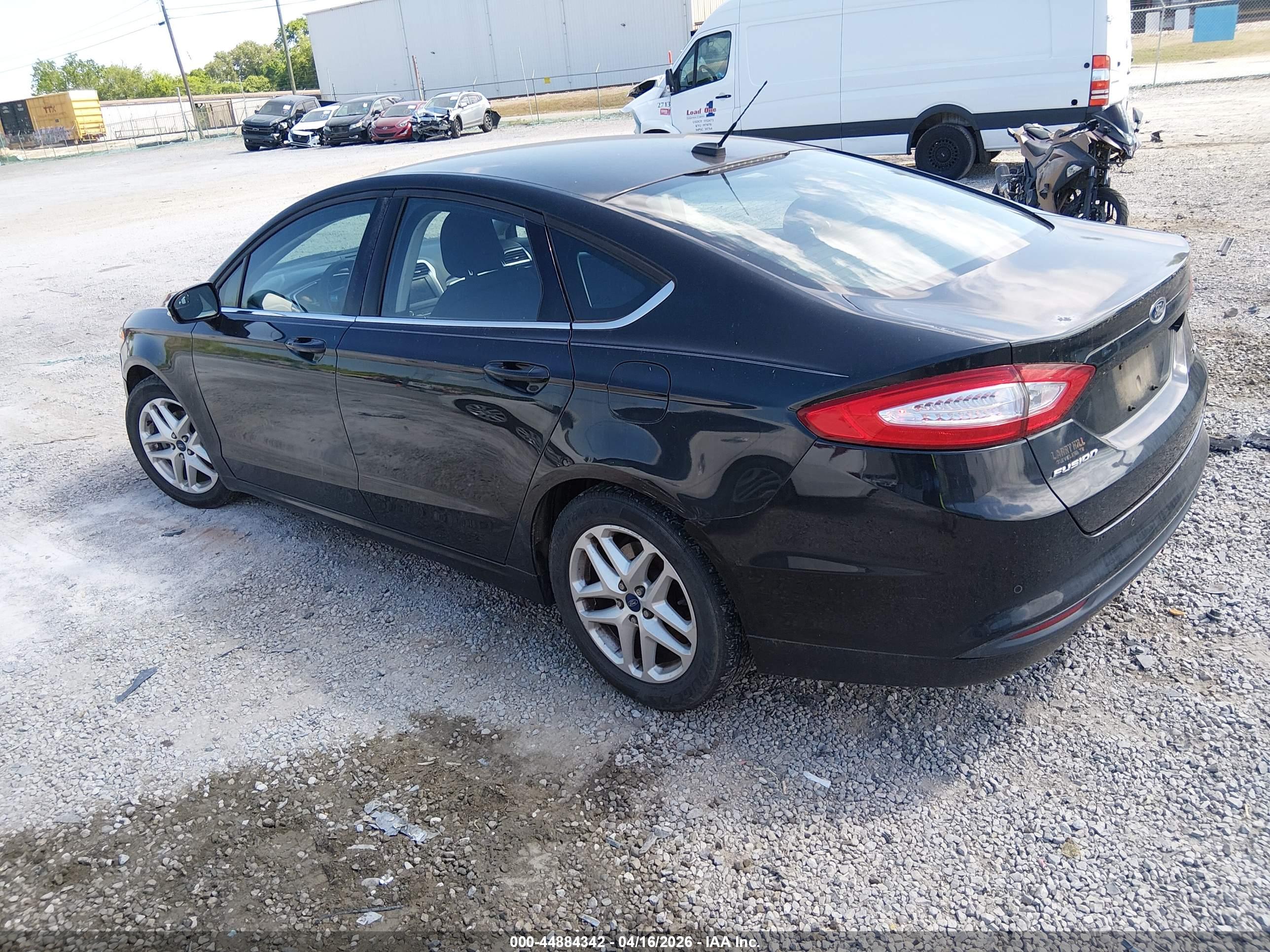 FORD FUSION image 3