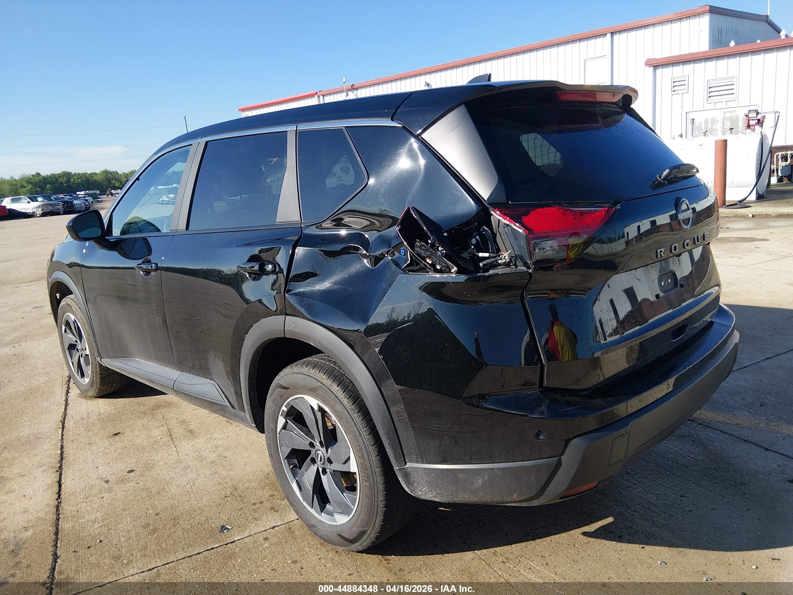 NISSAN ROGUE image 3