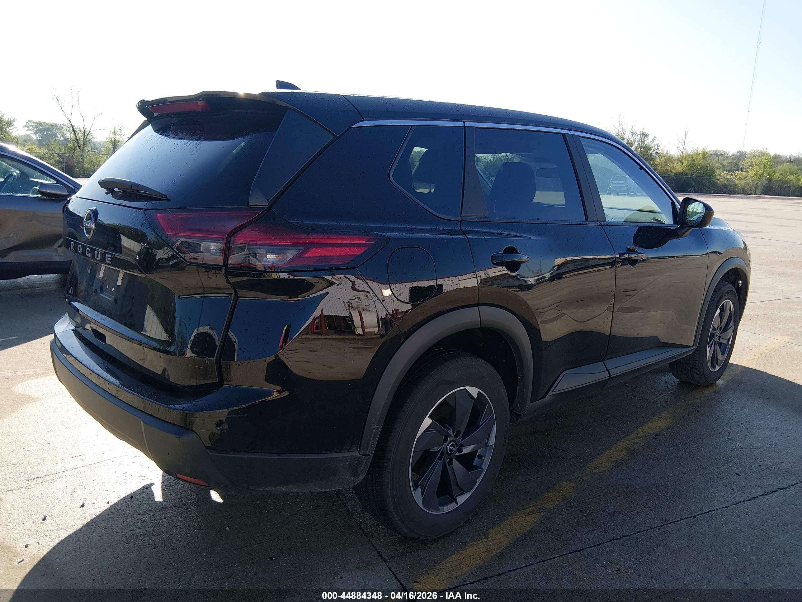 NISSAN ROGUE image 4