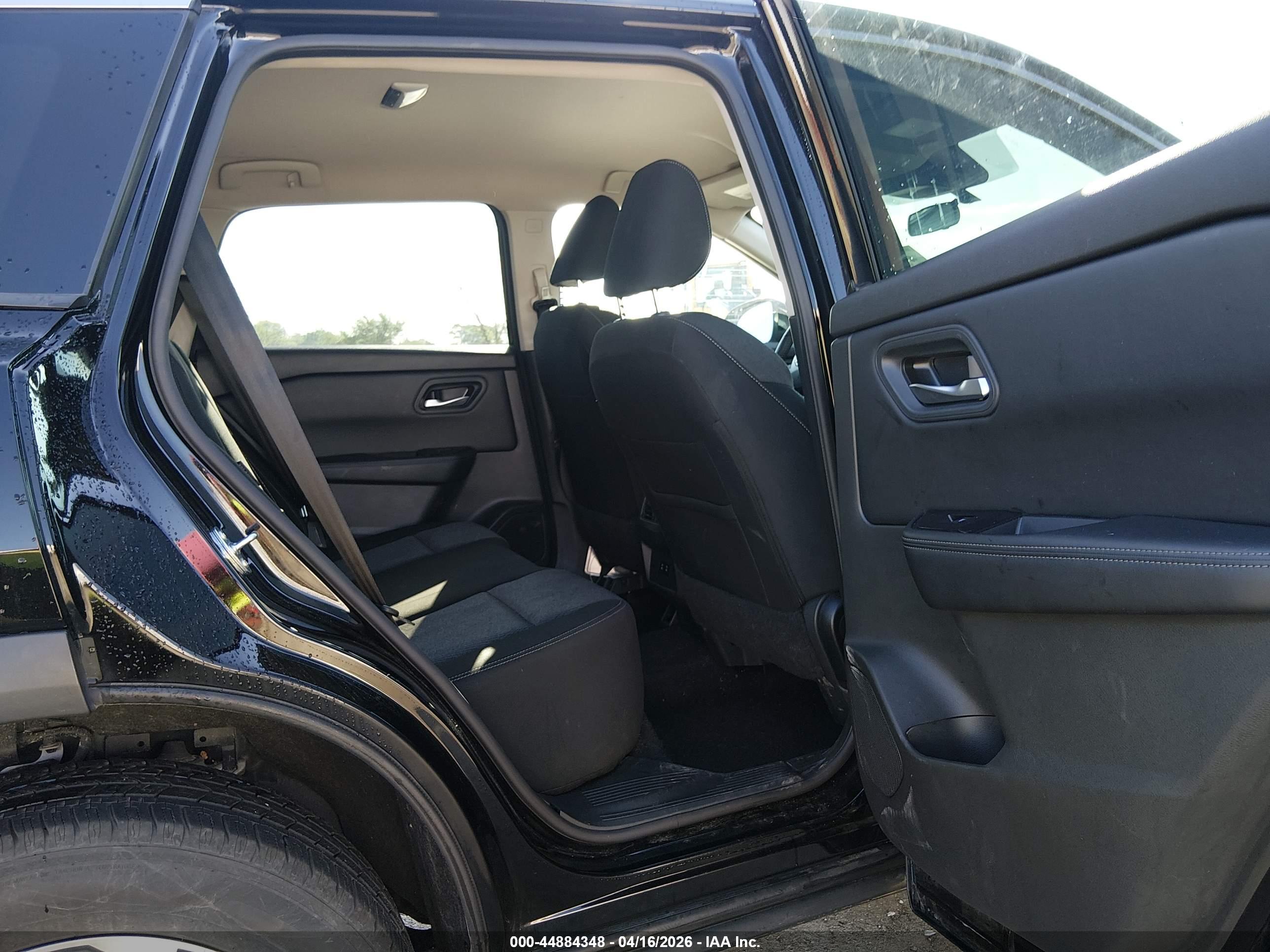 NISSAN ROGUE image 8