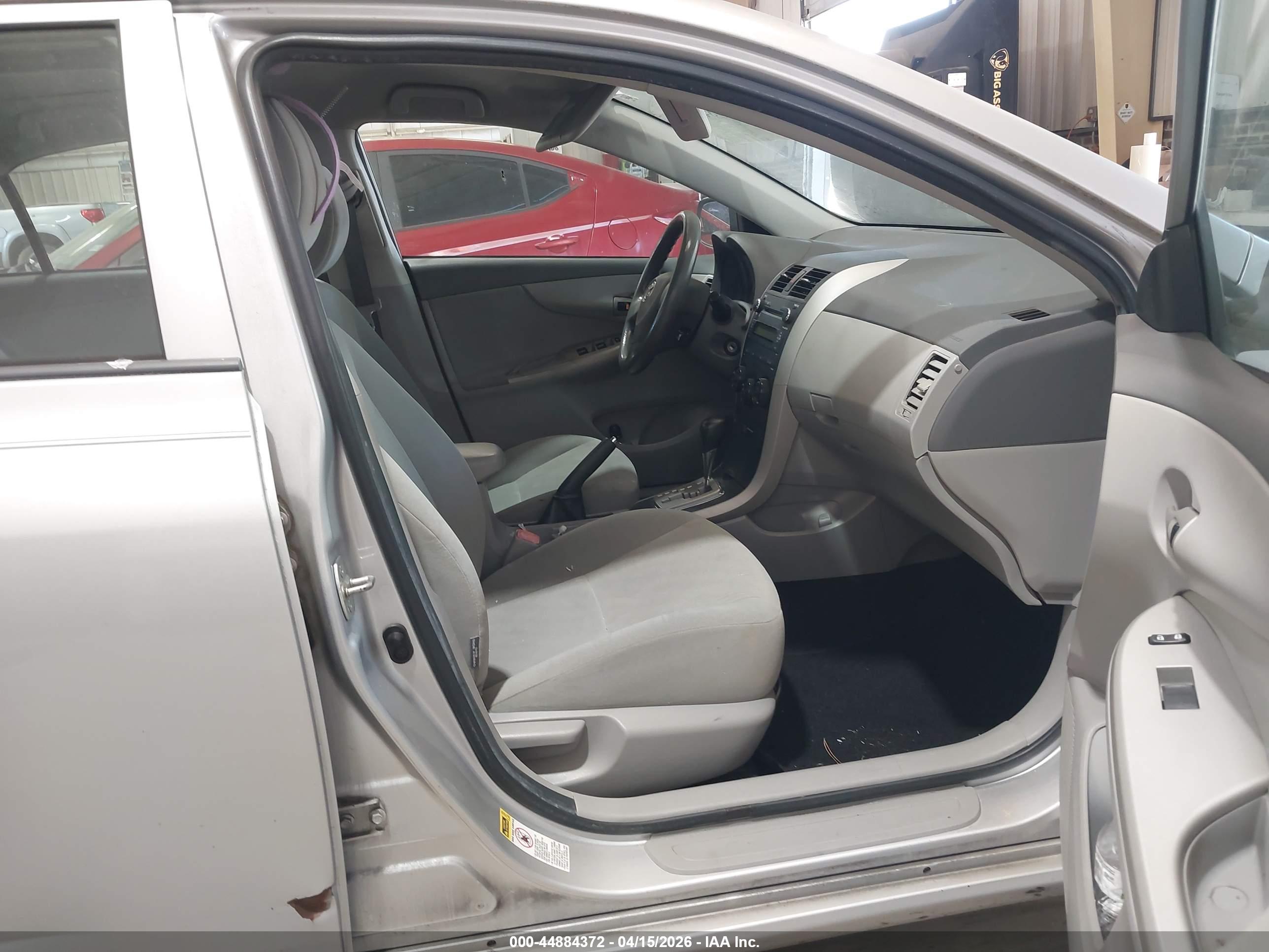 TOYOTA COROLLA image 5