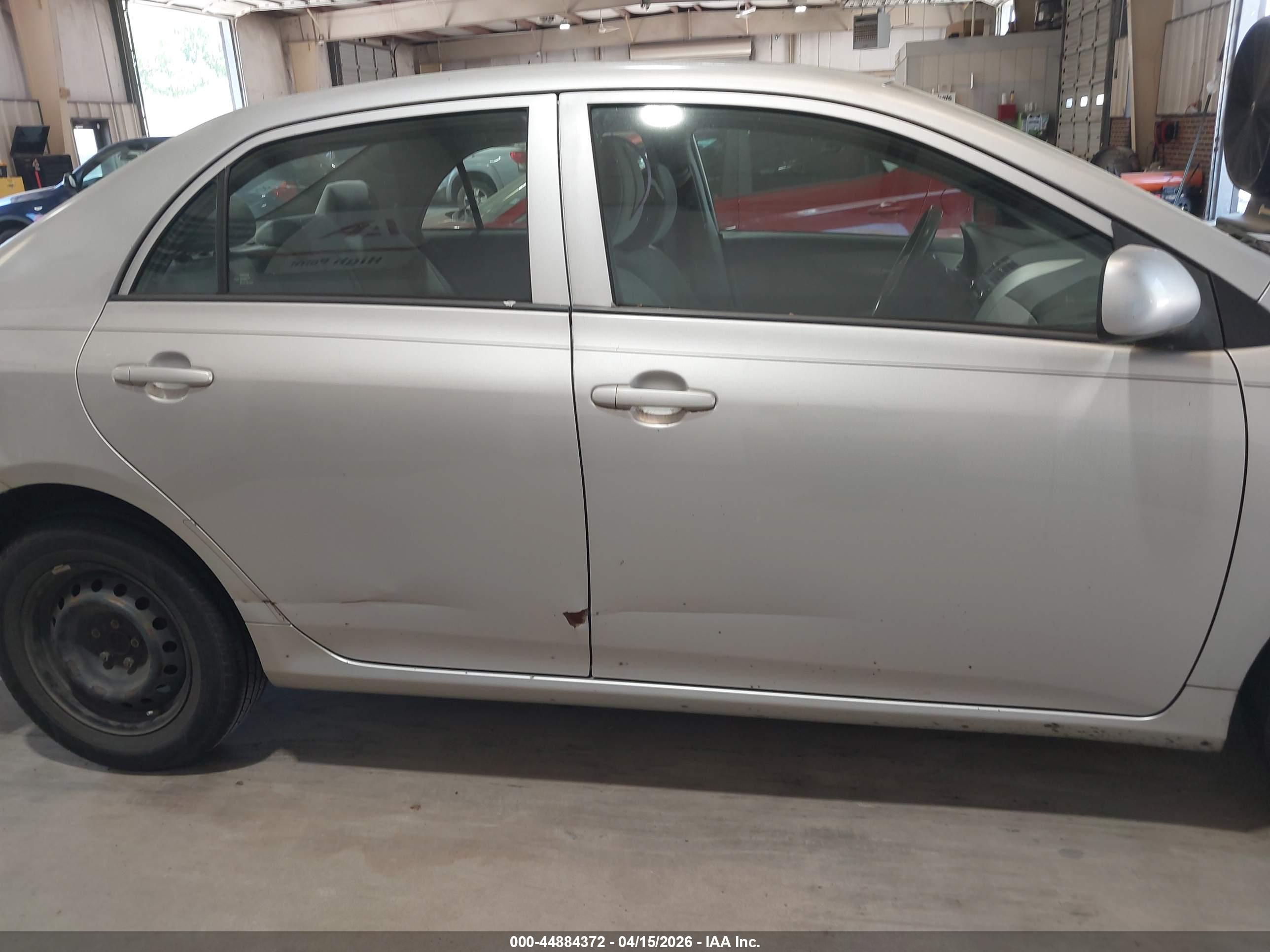 TOYOTA COROLLA image 6