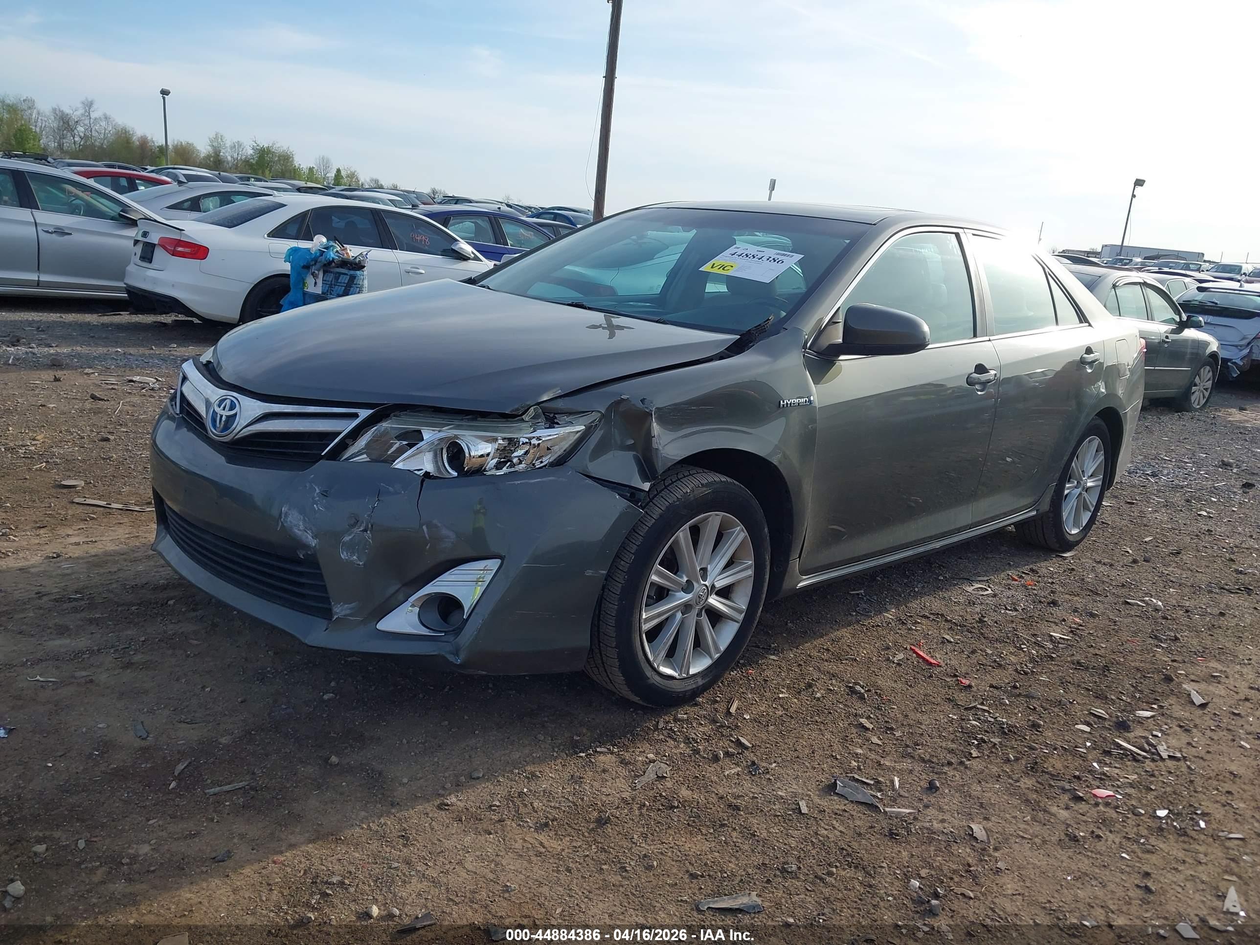 TOYOTA CAMRY image 2
