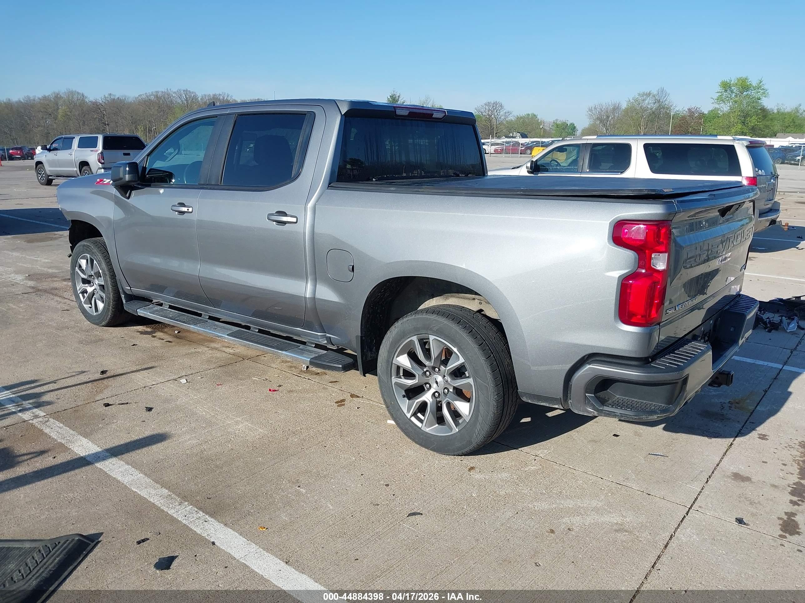 CHEVROLET SILVERADO image 3