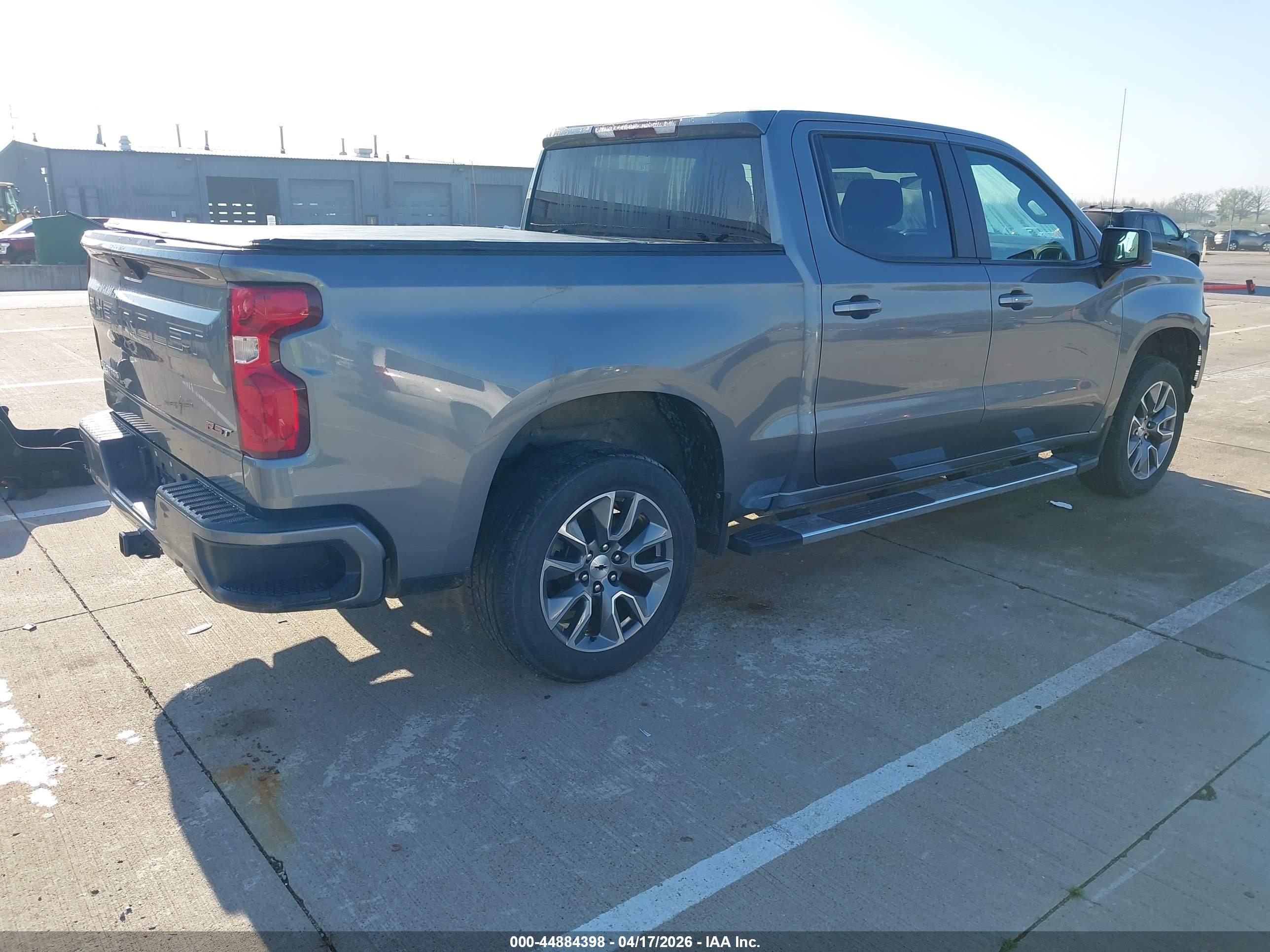 CHEVROLET SILVERADO image 4