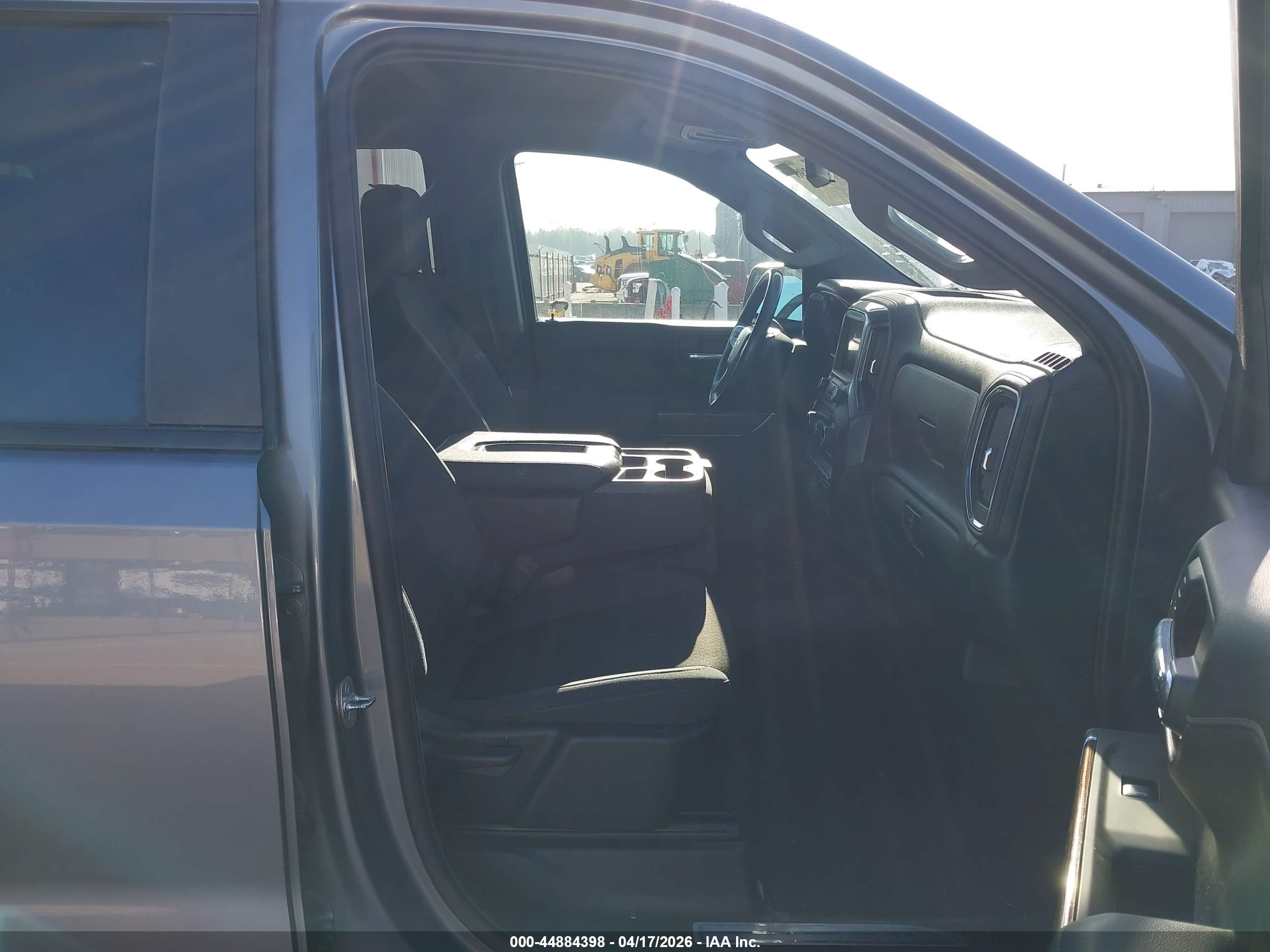 CHEVROLET SILVERADO image 5