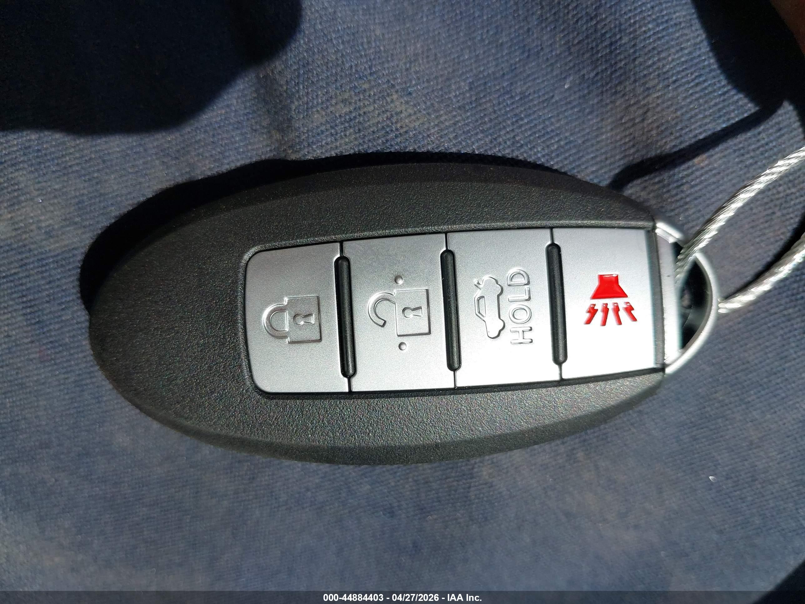 NISSAN MAXIMA image 11