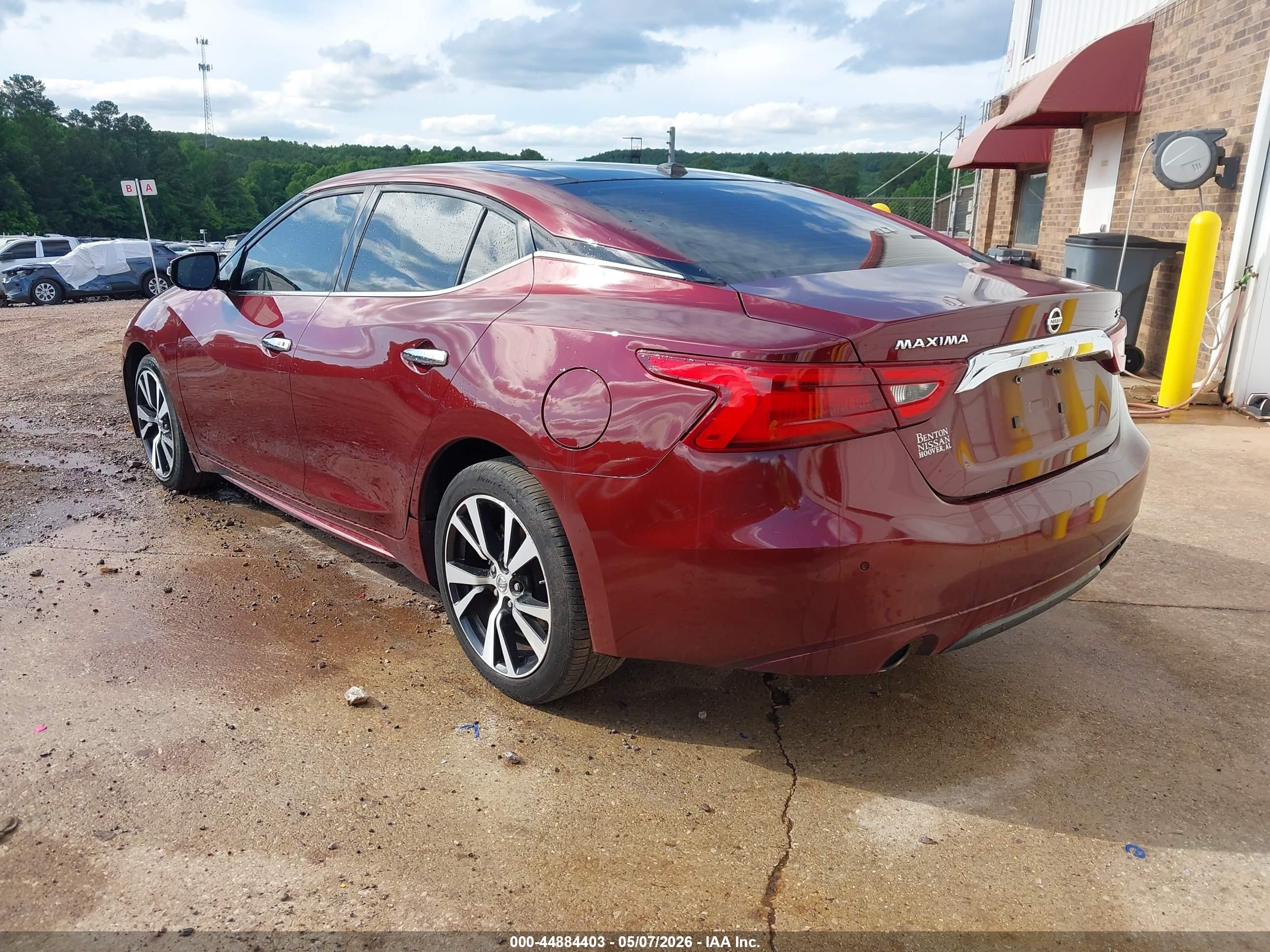 NISSAN MAXIMA image 3