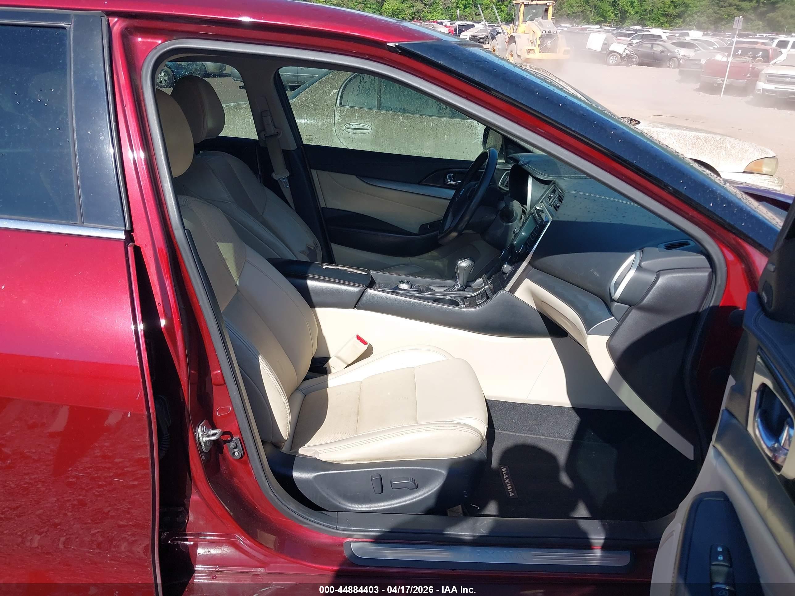 NISSAN MAXIMA image 5