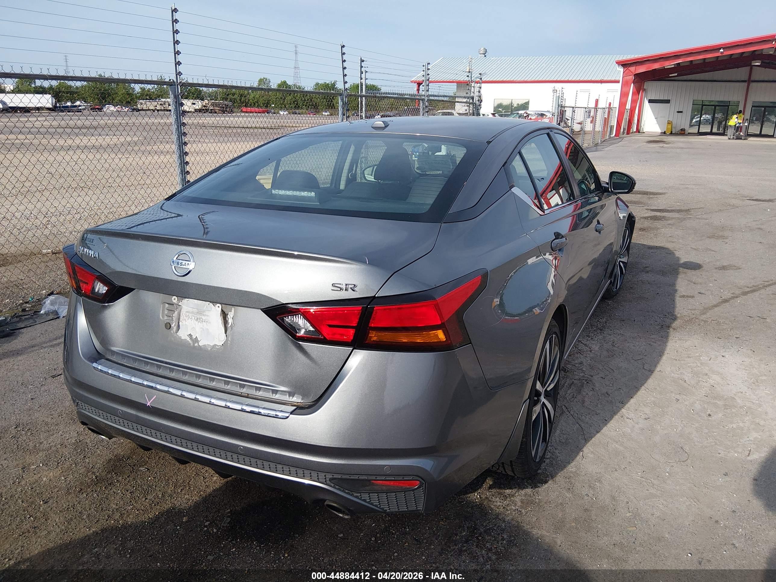 NISSAN ALTIMA image 4