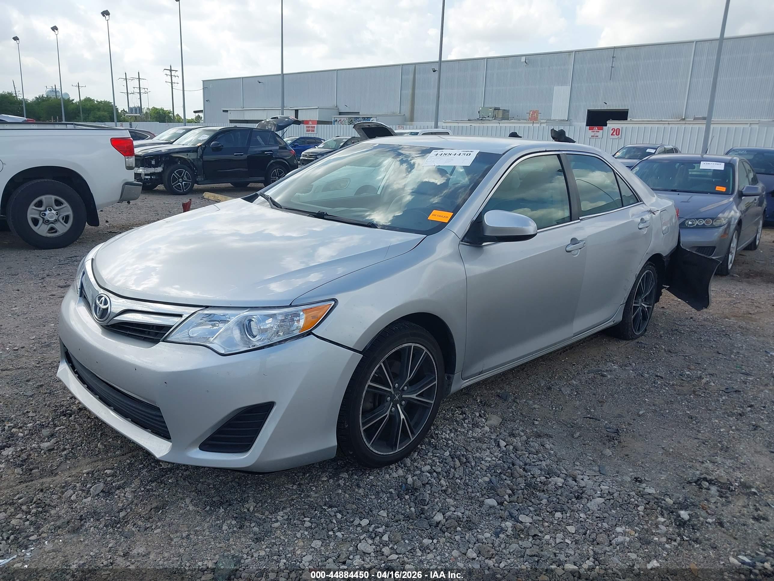 TOYOTA CAMRY image 2