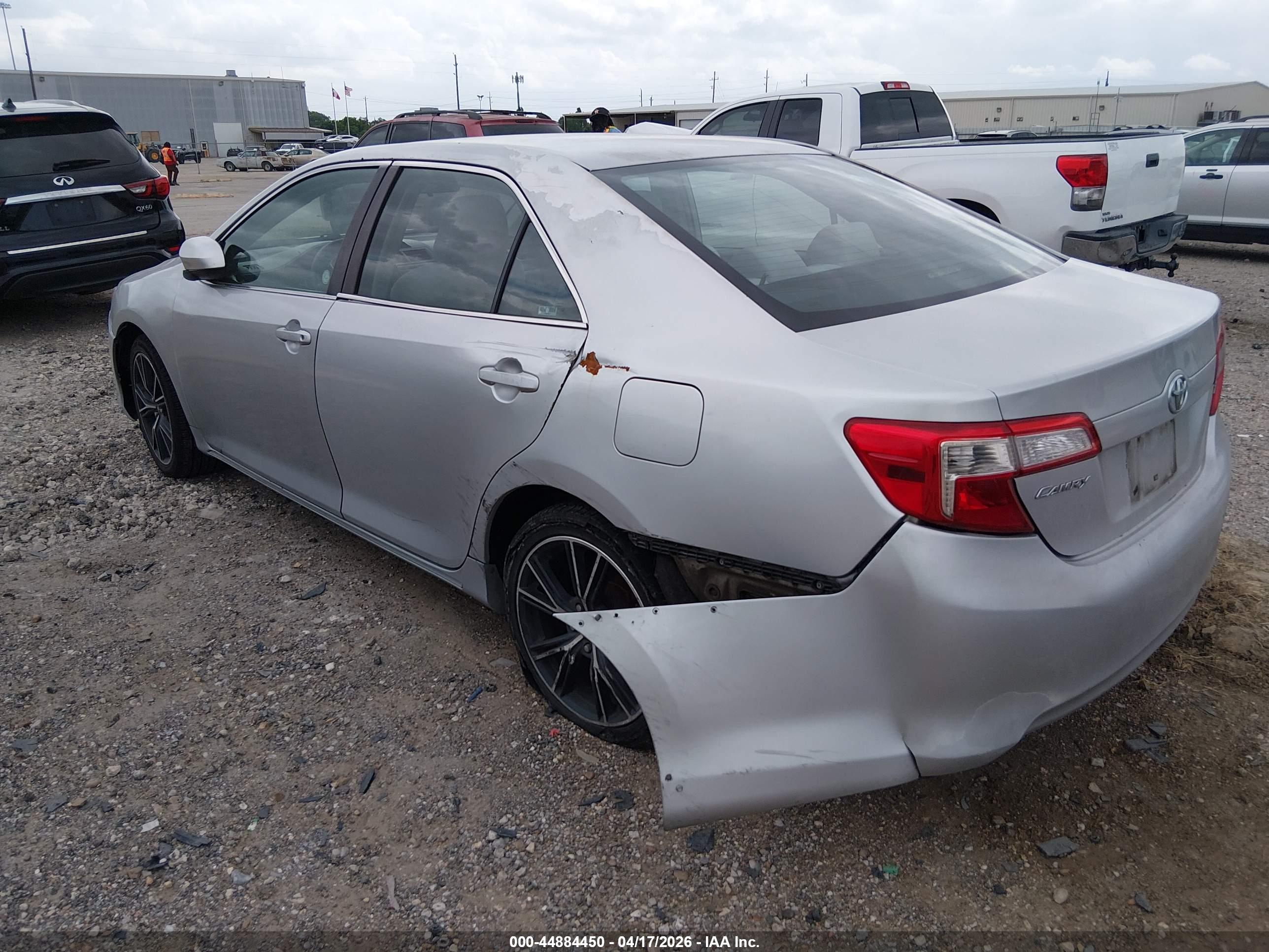 TOYOTA CAMRY image 3