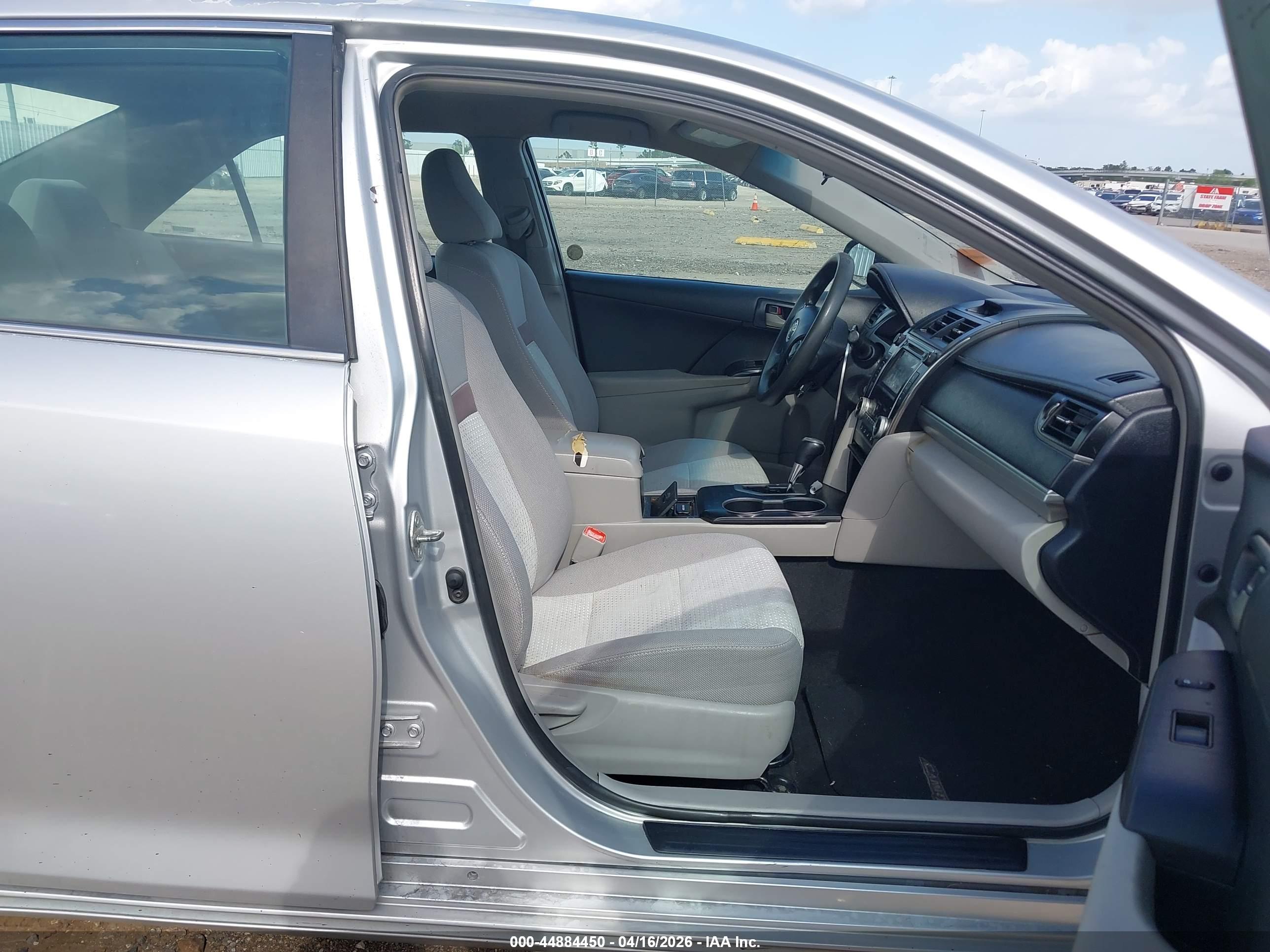 TOYOTA CAMRY image 5