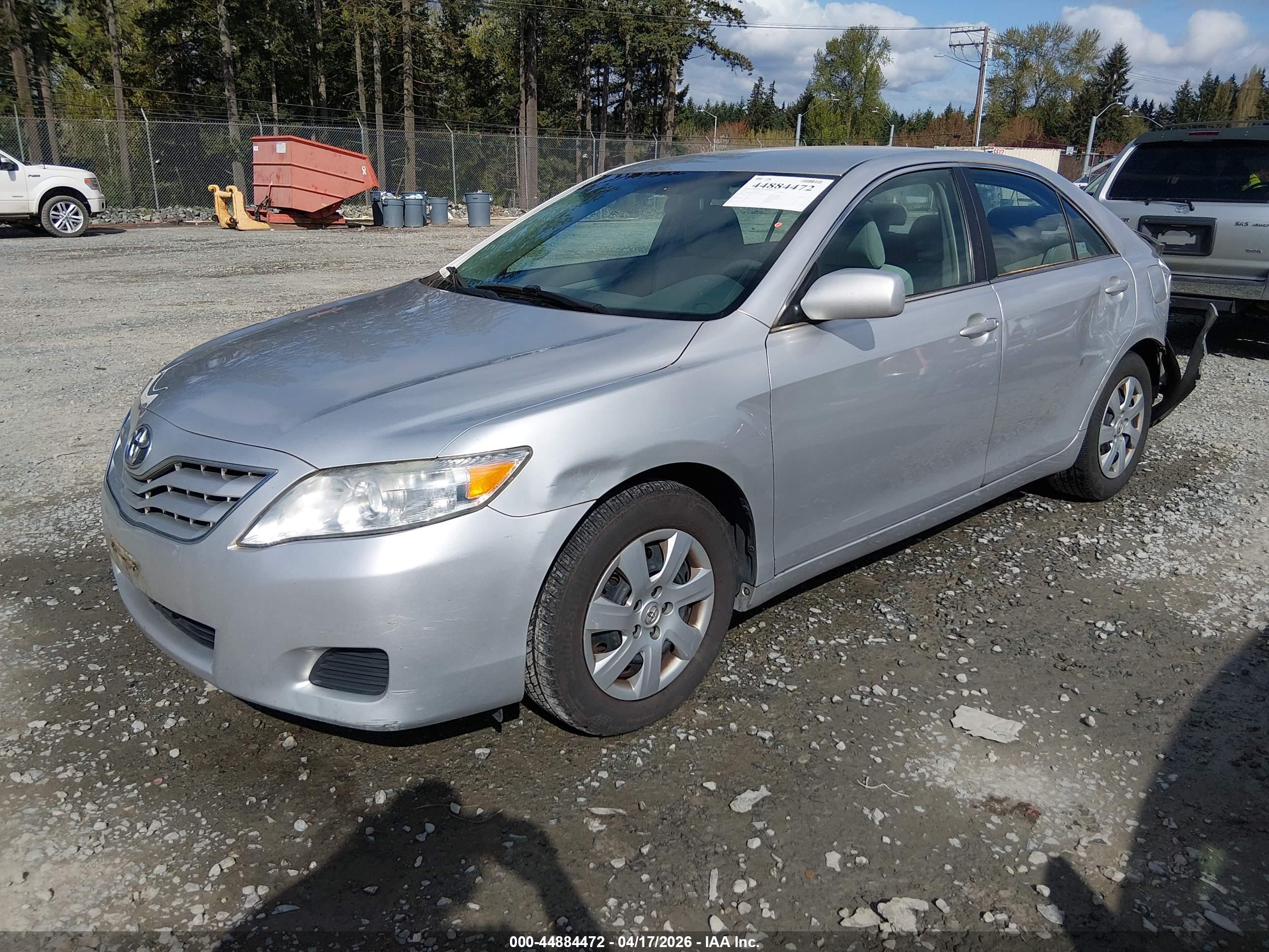 TOYOTA CAMRY image 2