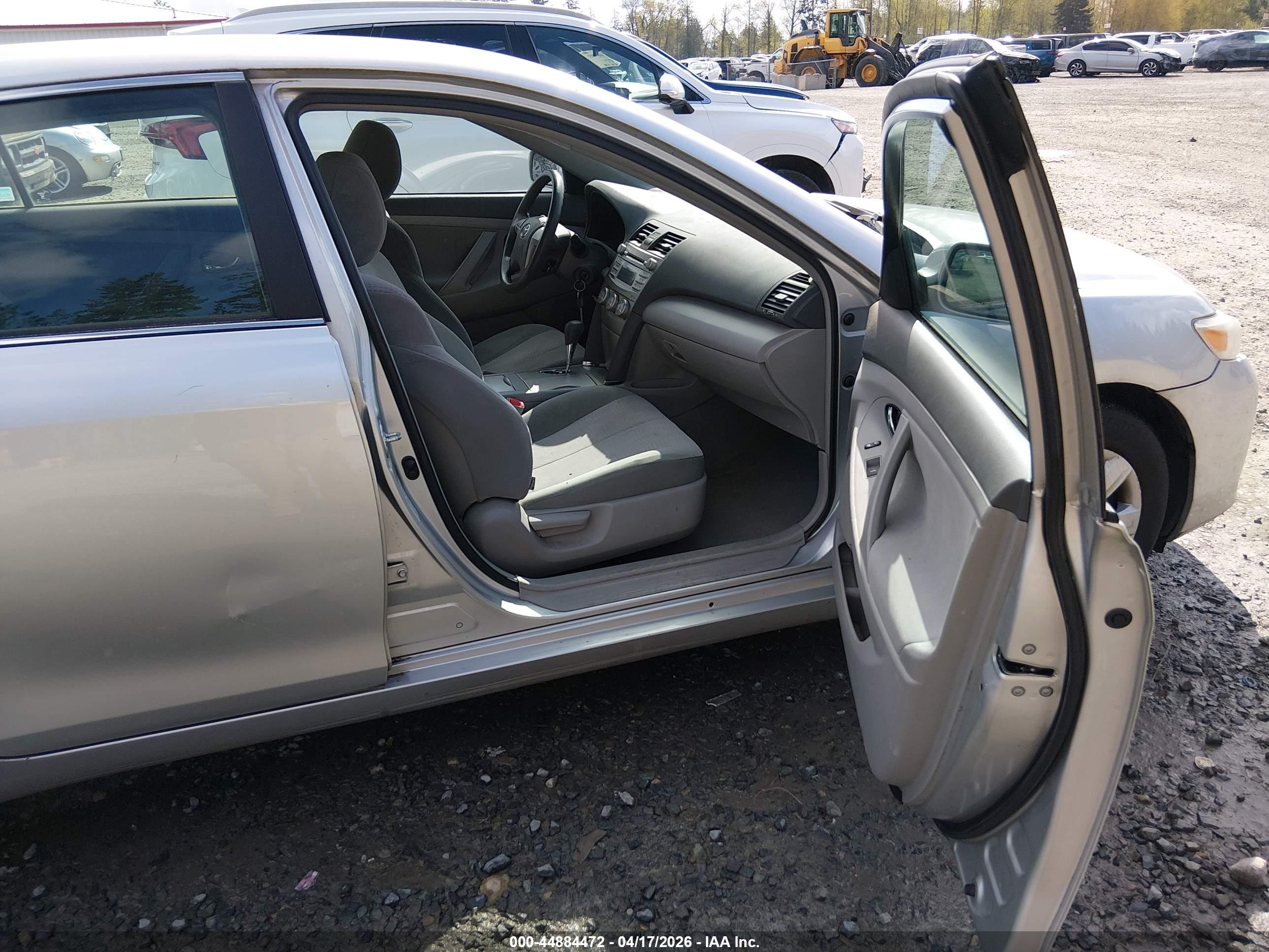 TOYOTA CAMRY image 5