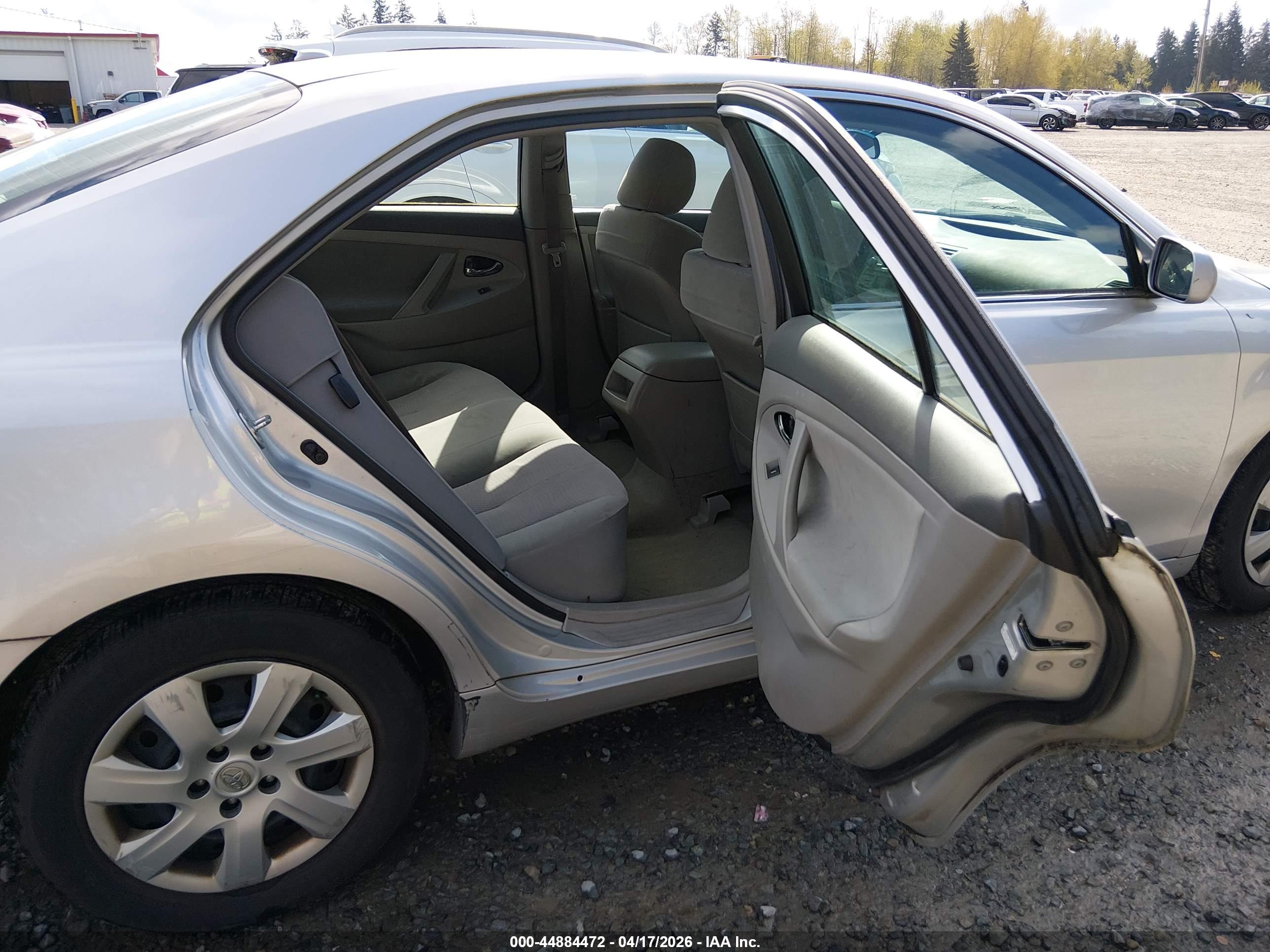 TOYOTA CAMRY image 8